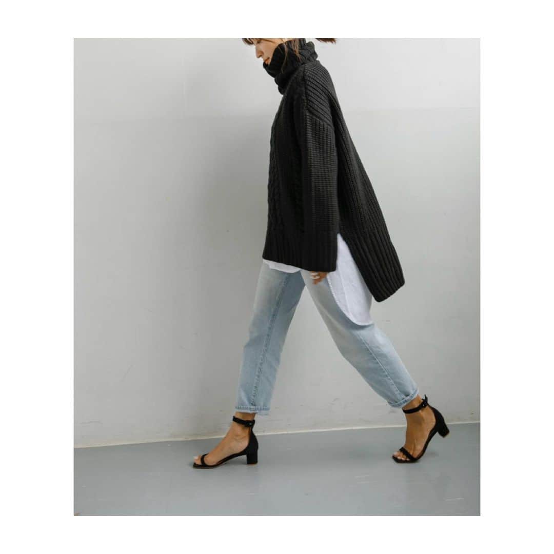 Hiromi Ｍaedaさんのインスタグラム写真 - (Hiromi ＭaedaInstagram)「@normbyhiron  11/7(thu)19:00~ 発売の新作ケーブルニット📢 ・ 合わせやすいBLACKもかなりオススメ🖤 ・ ・ ・ tops #normbyhiron pants #zara bag #blanc_official_jp shoes #adidas#tomorrowland_womens」11月4日 22時33分 - hiron953