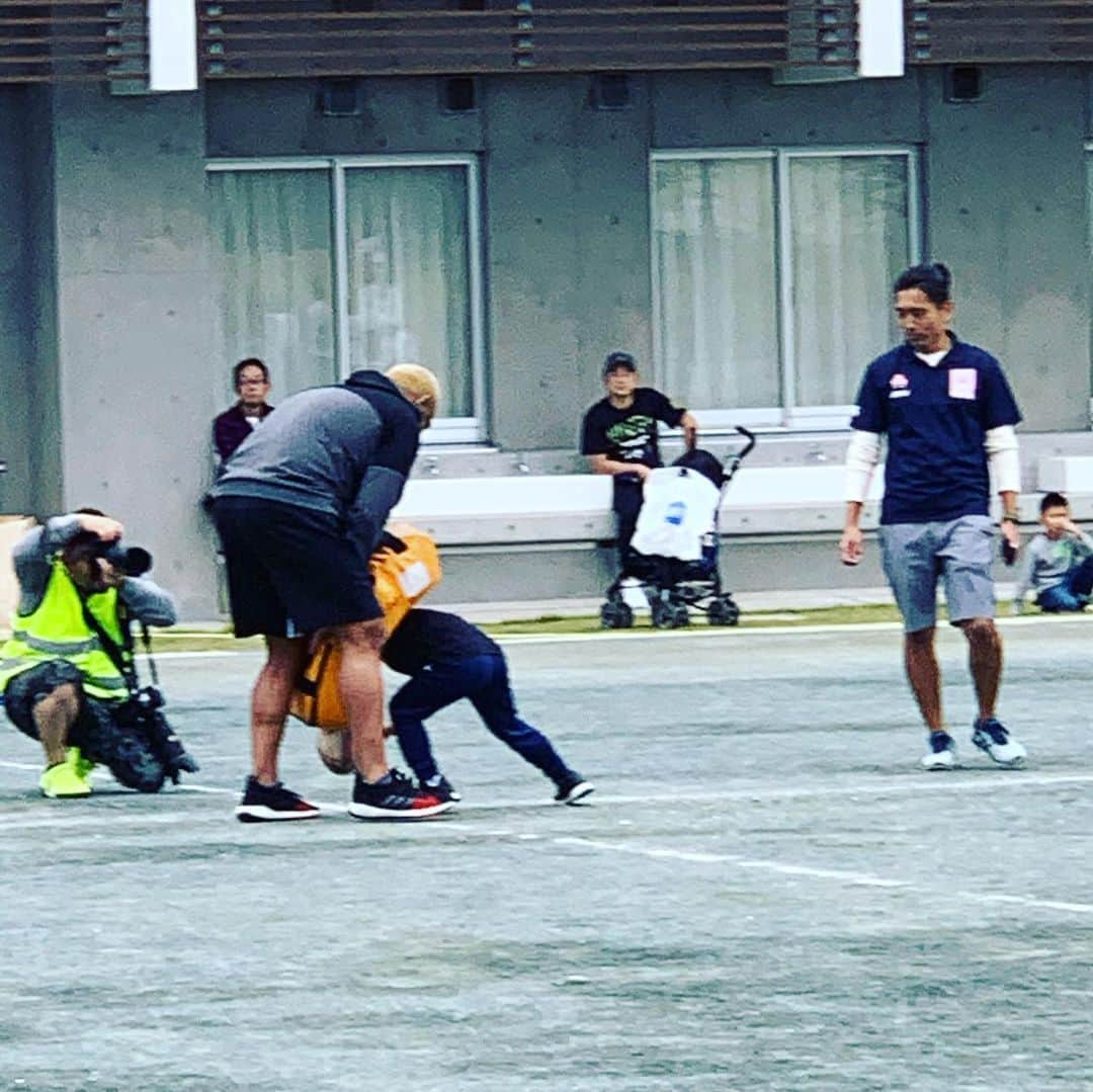 中島イシレリさんのインスタグラム写真 - (中島イシレリInstagram)「11/3(日)  千葉県柏市の子供達と、一緒にラグビーをする会によんでいただきました。 ほとんどの子供達がラグビー初めてでしたが、みんなとても上手で、とても楽しそうで嬉しかったです。たくさん元気をもらいました。 ラグビーに興味を持ってくれる子供達が少しでもふえてくれたらとてもうれしいです！ 少し寒かったですが、最後までみなさんサインとか写真を待ってくれてありがとうございました。 また皆さんに会える日を楽しみにしています。 ありがとうございました😊 #yeaboii  #中島イシレリ #柏市 #ラグビー  #柏ラグビースクール  #柏の葉 #ラグビー  #キッズラグビー」11月4日 22時34分 - nakajima_isileli