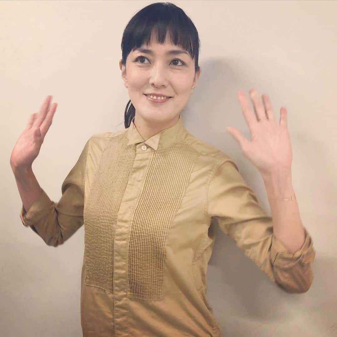 板谷由夏 さんのインスタグラム写真 - (板谷由夏 Instagram)「連休いかがお過ごしでしたか 今週は、SINME の展示会があります。 半年に一度、背筋がのびる。 緊張するけど、最高に楽しい予定。 6日水曜日 から。 関係者のみなさまお待ちしています。 今回、Shop SINME は 展示会のタイミングとは違いますが、またイベントを考え中。 楽しみにお待ち下さい‼️」11月4日 22時34分 - yukaitaya