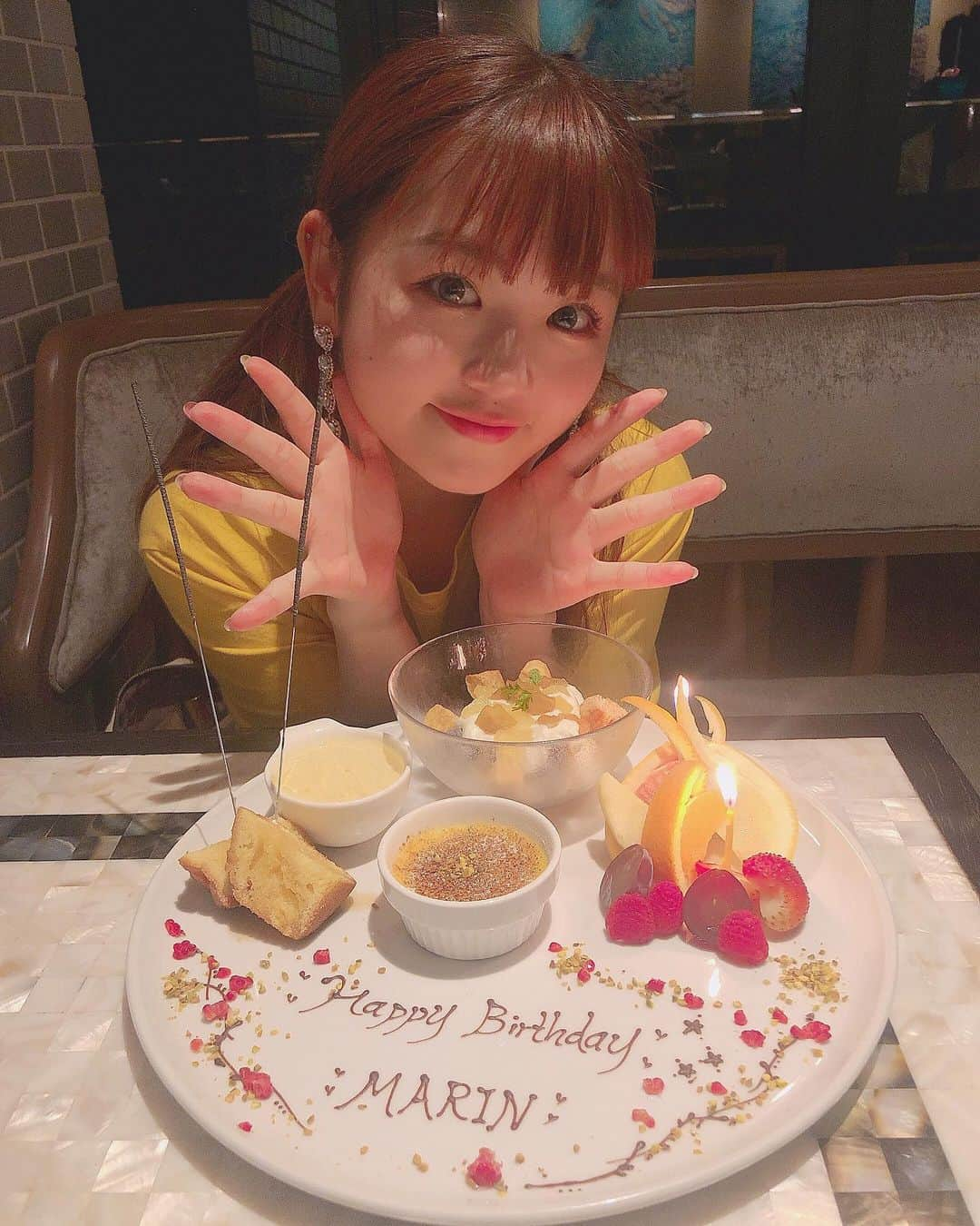 中村真凜さんのインスタグラム写真 - (中村真凜Instagram)「◯ 素敵すぎるディナー🍽 ・ 今月で２０歳になるってことで 2泊3日沖縄旅行に連れてってくれたしゅなたん。 何から何まで計画してくれて、、、 もう感謝でしかない🥺 最高の友達です。幸せ者や〜🥺 ・ サプライズも嬉しすぎて泣いた🥺 ほんまにほんまにありがとう❤️❤️ ・ #しゅなめろ #沖縄 #沖縄旅行  #ディナー #サプライズ #幸せ」11月4日 22時49分 - marimero1121