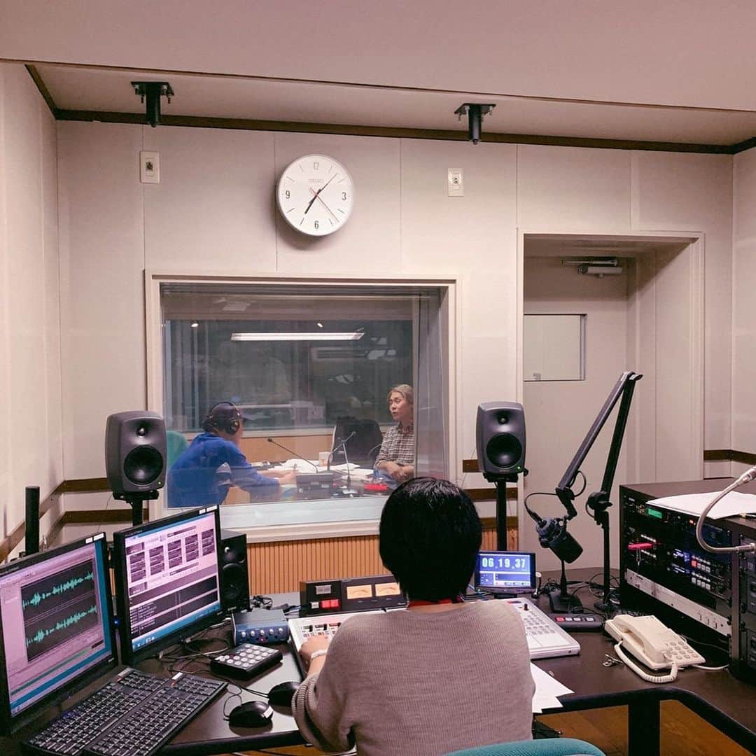 ヒロシさんのインスタグラム写真 - (ヒロシInstagram)「で、某ラジオの収録で終了。明日はまた、、、。 休みが欲しい。」11月4日 22時51分 - hiroshidesu.official