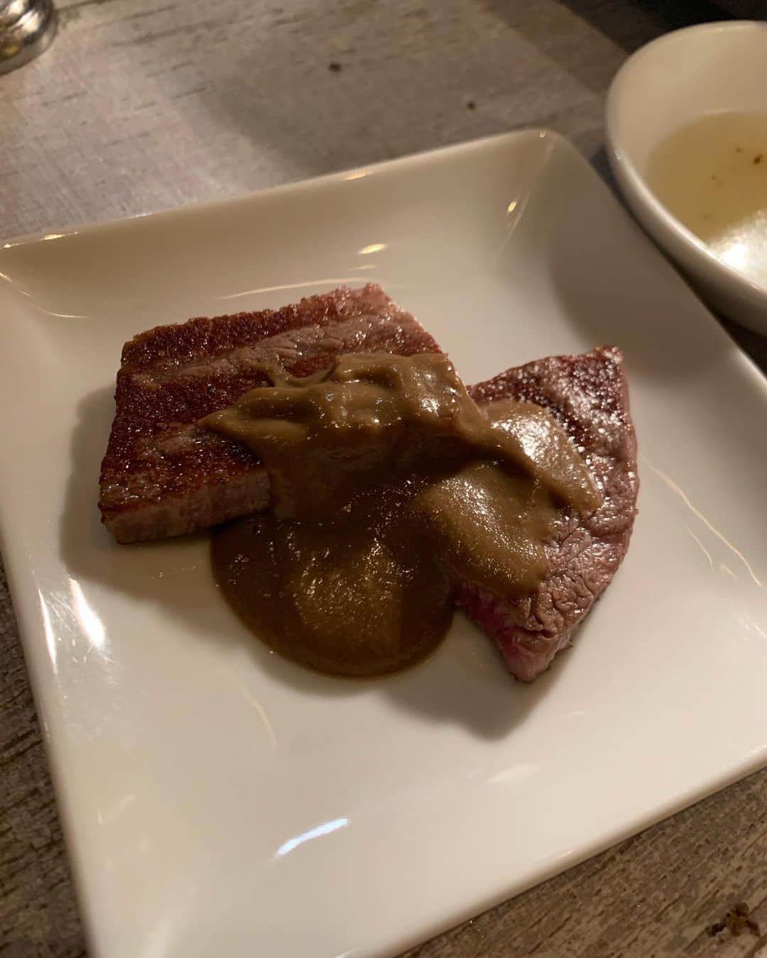牛江桃子（ももち）さんのインスタグラム写真 - (牛江桃子（ももち）Instagram)「らぶめんちゃん〜〜(#^.^#)🥩♡ 載せたい写真ありすぎて全部載せちゃう🥺♡ スライドして写真みてね🥺♡ぐへへ﻿ ﻿ ﻿ 毎月恒例の肉会たのぴいリフレッシュ🥺♡﻿ 幸せすぎて写真めちゃ楽しそう(^｡^)🧙‍♀️笑﻿ ﻿ 期間限定メニューのモンブランが﻿ 美味しすぎてみんなで感動した思い出…🥺♥︎﻿ ﻿ お肉ならなんでも好きなんやけど﻿ 最近は牛タンがめっちゃ好き。🥺(なんの話)﻿ ﻿ ﻿ 大好きなメンバーで大好きなお肉食べると﻿ 心も体も癒されるよね、幸せになったなぁ〜〜﻿ ﻿ 11月もみんなで行きたいなぁ、、(#^.^#)♥️🥩﻿ ﻿ 写真見てたらお腹すいてきた、、、、ぐううう﻿ みんなもお腹すいたやろ？やろ？(#^.^#)ふふ﻿ ﻿ ﻿ 月1くらいのプライベート投稿でした！﻿ ﻿ そんな今回のコメント欄は、﻿ 毎回恒例の最近あった事報告会📝で、、♡﻿ ﻿ 最近あった楽しかった事嬉しかった事とか﻿ ももちに色々聞かせて、、(#^.^#)♥︎﻿ ﻿ ﻿ ﻿ PS.﻿ ﻿ 明日から #TaVision で鹿児島旅へ行ってきます！﻿ 鹿児島の美味しいもんいっぱい食べるぞ〜〜！🥰﻿ ﻿ @tavision.tv から沢山発信するからみてね！﻿ ファンの子にも会えるし、楽しみだ、、！🥰🥰﻿ ﻿ ﻿ ﻿ #うしごろバンビーナ #うしごろ #ushigoro #２枚目のかりそに注目」11月4日 22時52分 - momochi.661