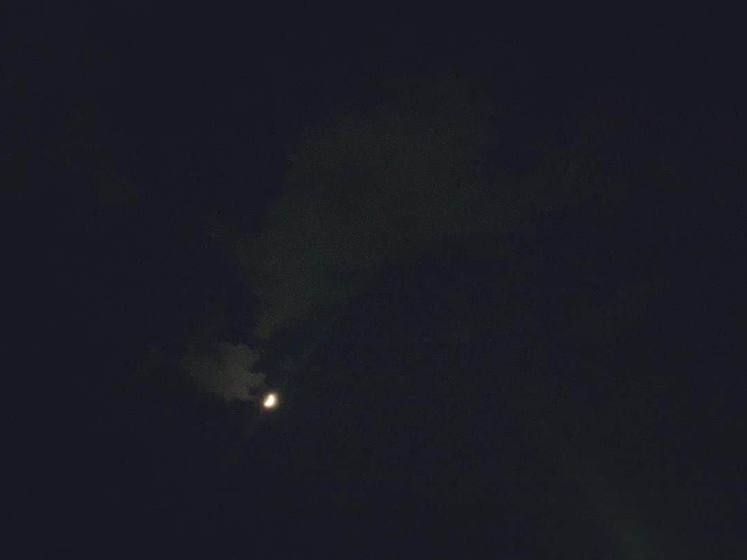東麻美さんのインスタグラム写真 - (東麻美Instagram)「先日 流れ星をみました💫✨ ふっふ〜  夜空が澄んで月と星が益々綺麗な季節になりました🌓  #night#beautiful#sky #上弦の月」11月4日 23時15分 - asamihigashi