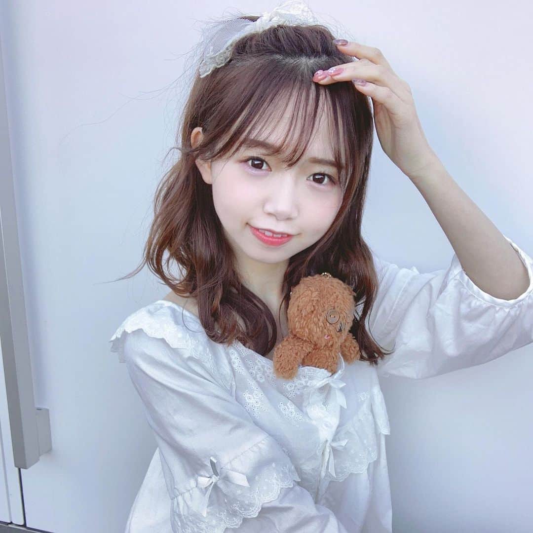 のインスタグラム：「握手会撮影会🤝📸 @愛知 ありがとうございました( ˘ω˘ )💗 ㅤㅤㅤㅤㅤㅤㅤ  ㅤㅤㅤㅤㅤㅤㅤㅤㅤㅤㅤㅤㅤㅤㅤㅤㅤㅤㅤㅤㅤㅤㅤㅤ  ㅤㅤㅤㅤㅤㅤㅤㅤㅤㅤㅤㅤㅤ ️ㅤㅤㅤㅤㅤㅤㅤ  みなさんのおかげで今日1日 とーってもたのしい時間になりました🐻♡ ㅤㅤㅤㅤㅤㅤㅤ  ㅤㅤㅤㅤㅤㅤㅤㅤㅤㅤㅤㅤㅤㅤㅤㅤㅤㅤㅤㅤㅤㅤㅤㅤ  ㅤㅤㅤㅤㅤㅤㅤㅤㅤㅤㅤㅤㅤ ️ㅤㅤㅤㅤㅤㅤㅤ  会いにきていただけて幸せ者です🥰 ㅤㅤㅤㅤㅤㅤㅤ  ㅤㅤㅤㅤㅤㅤㅤㅤㅤㅤㅤㅤㅤㅤㅤㅤㅤㅤㅤㅤㅤㅤㅤㅤ  ㅤㅤㅤㅤㅤㅤㅤㅤㅤㅤㅤㅤㅤ ️ㅤㅤㅤㅤㅤㅤㅤ  4部は真っ白なパジャマを着ました☺︎ @belle__lingerie さんのものです💓 ㅤㅤㅤㅤㅤㅤㅤ  ㅤㅤㅤㅤㅤㅤㅤㅤㅤㅤㅤㅤㅤㅤㅤㅤㅤㅤㅤㅤㅤㅤㅤㅤ  ㅤㅤㅤㅤㅤㅤㅤㅤㅤㅤㅤㅤㅤ ️ㅤㅤㅤㅤㅤㅤㅤ  とってもかわいいので、 ヘアは適当にちょんまげにくくりました💭☺︎(?) ㅤㅤㅤㅤㅤㅤㅤ  ㅤㅤㅤㅤㅤㅤㅤㅤㅤㅤㅤㅤㅤㅤㅤㅤㅤㅤㅤㅤㅤㅤㅤㅤ  ㅤㅤㅤㅤㅤㅤㅤㅤㅤㅤㅤㅤㅤ ️ㅤㅤㅤㅤㅤㅤㅤ  だいすきです、また会えますように…💭💞 ㅤㅤㅤㅤㅤㅤㅤ  ㅤㅤㅤㅤㅤㅤㅤㅤㅤㅤㅤㅤㅤㅤㅤㅤㅤㅤㅤㅤㅤㅤㅤㅤ  ㅤㅤㅤㅤㅤㅤㅤㅤㅤㅤㅤㅤㅤ ️ㅤㅤㅤㅤㅤㅤㅤ  おやすみなさい🌙⭐ ㅤㅤㅤㅤㅤㅤㅤ  ㅤㅤㅤㅤㅤㅤㅤㅤㅤㅤㅤㅤㅤㅤㅤㅤㅤㅤㅤㅤㅤㅤㅤㅤ  ㅤㅤㅤㅤㅤㅤㅤㅤㅤㅤㅤㅤㅤ ️ㅤㅤㅤㅤㅤㅤㅤ  #ラストアイドル #畑美紗起 #パジャマ #ルームウェア #hair #roomwear #pajamas #握手会 #instagood #shooting #me」