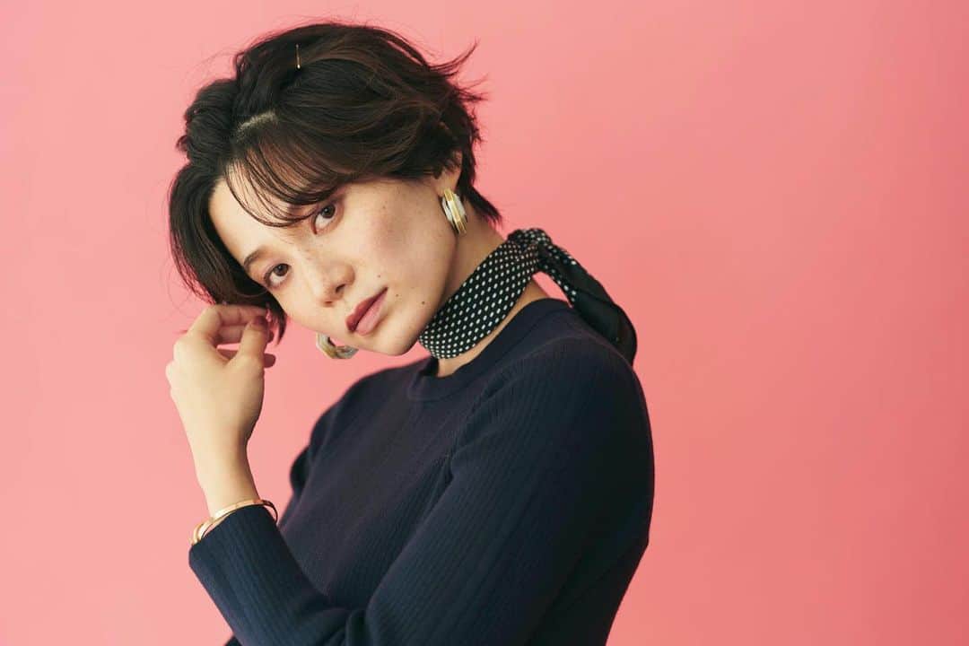 平山奈美のインスタグラム：「🧠👙👛🌸🎀💒 .  @kazuto_fotografo  @fumisuganaga.hm  @stylist_tanakaayumi . .  #ピンク #ショート #ハンサムショート #母ちゃん #新米ママ #男の子ママ #ヘアアレンジ #メイクアップ」