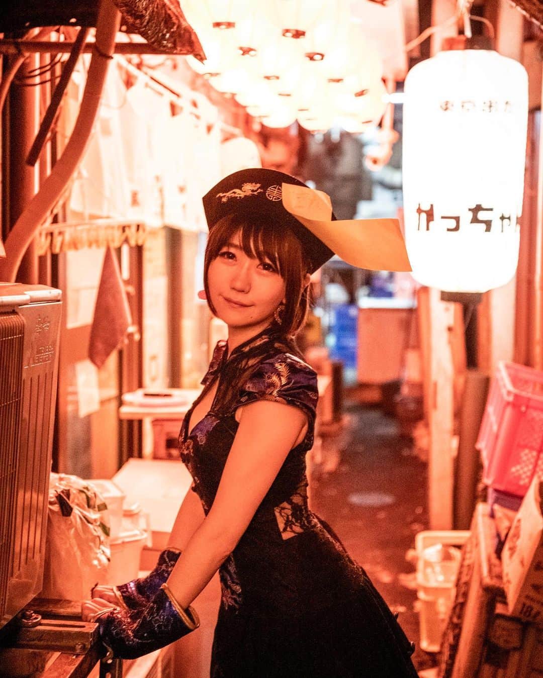 マコ・プリンシパルのインスタグラム：「Off-shot❤️nico nico😊 ・ 😸 ・ 😸 ・ 📸photo by Noe #HELLOWEEN #trickortreat #cosplay #cosplaygirl #Gyeongssi #ハロウィン #コスプレ #キョンシー #キョンシーガール」