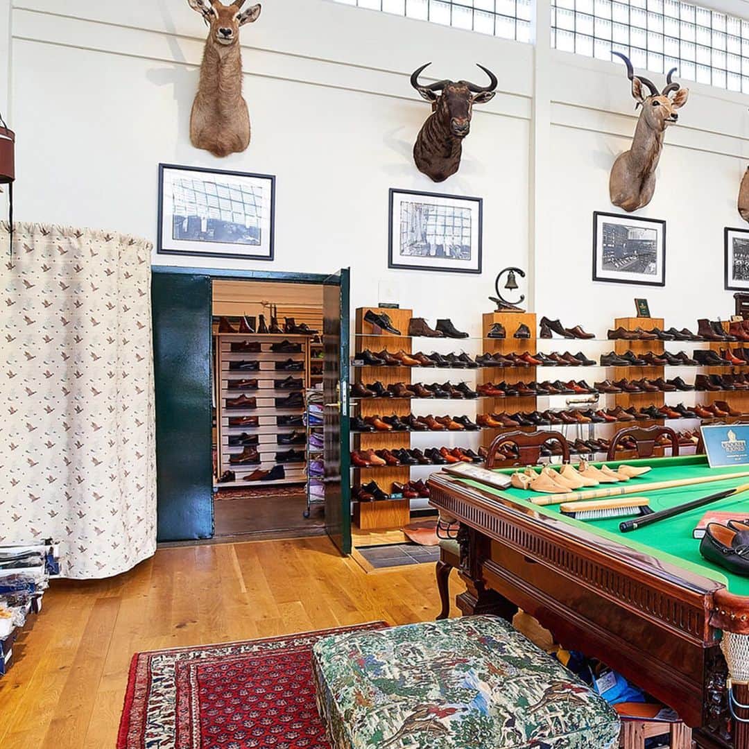 のインスタグラム：「Hammargruppen, Sweden - we would like to introduce you to our extended family. This array of worldwide retailers are friends of the brand and faithful champions of our products and services. . Swipe up in our story to read the article. . #crockettandjones #madetobeworn #extendedfamily #hammargruppen」