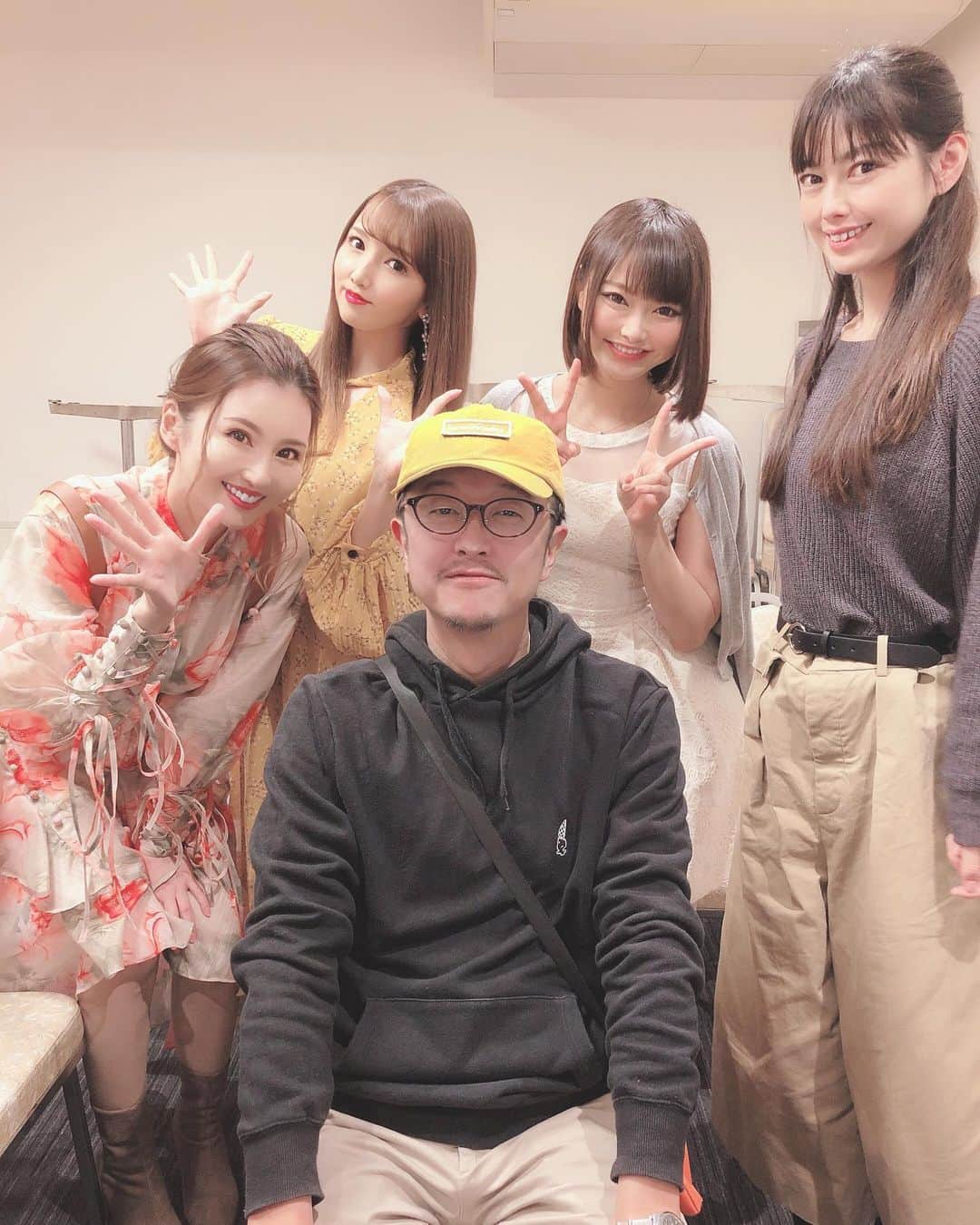 辰巳ゆいのインスタグラム：「OP+フェス2019 キネカ大森✨﻿ ﻿ 沢山のご来場ありがとうございましたぁー😊﻿ ﻿ #平成風俗史　#ちゃのまつかのま﻿ ﻿ 楽しんでいただけましたかー？？﻿ 舞台挨拶は、短い時間でしたが楽しかったです♪﻿ 舞台挨拶って、いつもなんだか照れます笑﻿ いつもグタグタですいませんです💦﻿ でも、いろんな意味で盛り上がった舞台挨拶でした🤣 ﻿ そして！ 今年は、友ちんデビュー10周年year！という事で、ケーキのサプライズもあったよー♪﻿ 友ちん！10周年おめでとうーー❤️﻿ いつも一緒にいると甘えてしまうー！🤣 年下だけど、しっかり者で頼れる友ちん！ いつも、トーク任せちゃってごめんねー笑﻿ プライベートも、友ちんトークで楽しんでしまいますw﻿ ﻿ ﻿ そして、舞台挨拶の中で話が出ましたが、今回のこの作品には櫻井さんも出演している作品。﻿ そして、年末か来年には最後の作品も上映されます。﻿ ﻿ 沢山の方に観て頂けたらと思います！﻿ ﻿ ﻿ 作品の中ではずーっと生き続けるんですよね。﻿ ﻿ ﻿ ﻿ ﻿ ﻿ ﻿ ﻿ ﻿ ﻿ ﻿ ﻿ ﻿ ﻿ ﻿」