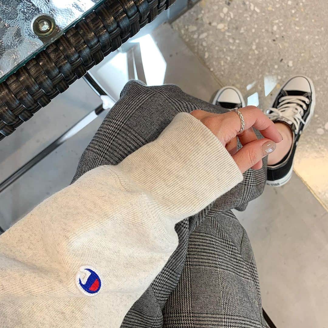 sayasu__さんのインスタグラム写真 - (sayasu__Instagram)「・ 2019.11.4 ・ 先月買ってた nanouniverse別注の Championのスウェット♡ ・ 裏起毛だから やっと今日初おろし🙌🏻✨ ・ けど今日は これだけやと 寒かった😅💦 ・ ・ パンツは guで 2年?前くらいに買ったもの！ お気に入りだから 今年も履くよー♡ ・ ・ #ナノユニバース#nanouniverse#champion#チャンピオン#スウェット#gu#ジーユー#グレンチェック#converse#コンバース#celine#セリーヌ#セリーヌトリオ ・」11月4日 23時55分 - sayasu__