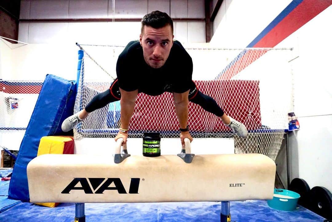 ジェイコブ・ダルトンのインスタグラム：「New week! Same goals! Let’s get it 🤘🏼 Powering through my morning workout with @kagedmusclesupps pre kaged! Use Dalton15 to save on your next order 🔥  #planche #kagedmusclesupps #gymnast」