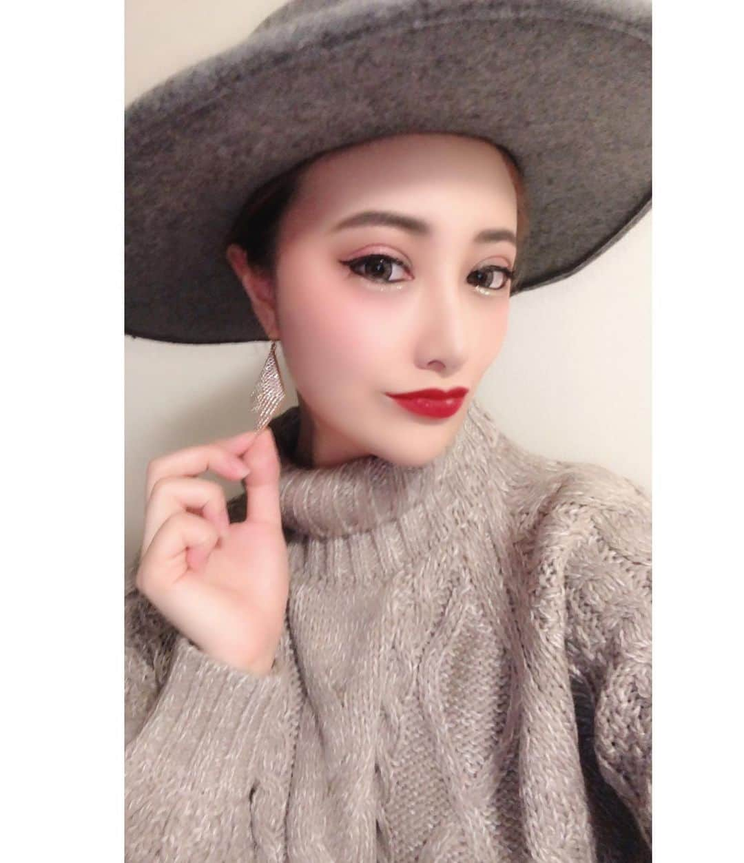 リアラさんのインスタグラム写真 - (リアラInstagram)「fashion ニットトップス @duras_official  ハット @gydajp  カラコン @m.a.c.beautyful_eye_  spisy gray  All gray code. #fashion#新作#aw#ニット#今年初ニット#秋#ハット#カラコン#gray」11月5日 0時31分 - riaranyan