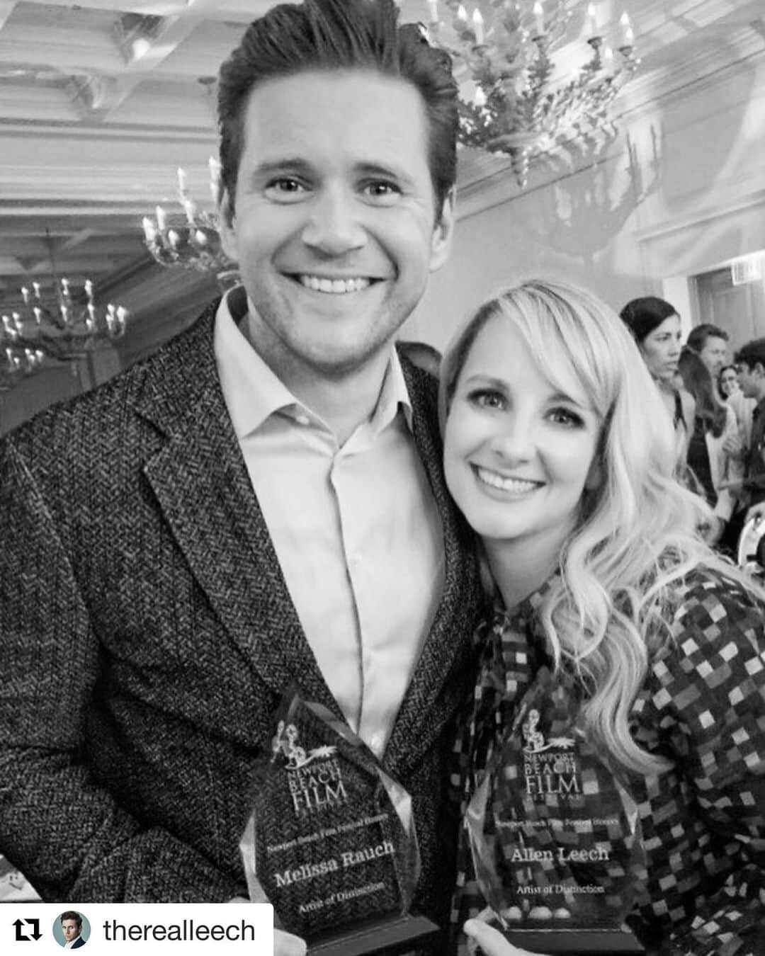 メリッサ・ラウシュのインスタグラム：「My name has never been in more talented hands @therealleech 😊 #Repost @therealleech with @get_repost ・・・ I, @themelissarauch was so delighted to be honoured as an Artist of Distinction at the @newportbeachfilmfest alongside Allen Leech (pictured here).」