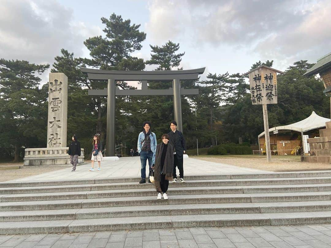 安藤裕子さんのインスタグラム写真 - (安藤裕子Instagram)「#水の都音楽祭 滞在時間は限られたものでしたが、晴れて広がる空も湖も、自分の中の淀みを洗い流してくれるようでした。 スタッフの方のご厚意で飛行機までの時間に出雲大社へ案内してくださいました。 気持ちの良い一日をありがとうございました！  本日のセットリストです  #箱庭 #溢れているよ #曇りの空に君が消えた #ワインレッドの心しゅわしゅわversion #のうぜんかつらリプライズ #１日の終わりに #雪が降る街 #青の額装  #安藤裕子 #あらきゆうこ #salyu ちゃん #トオミヨウ #shigekuni」11月5日 0時38分 - yuko_ando