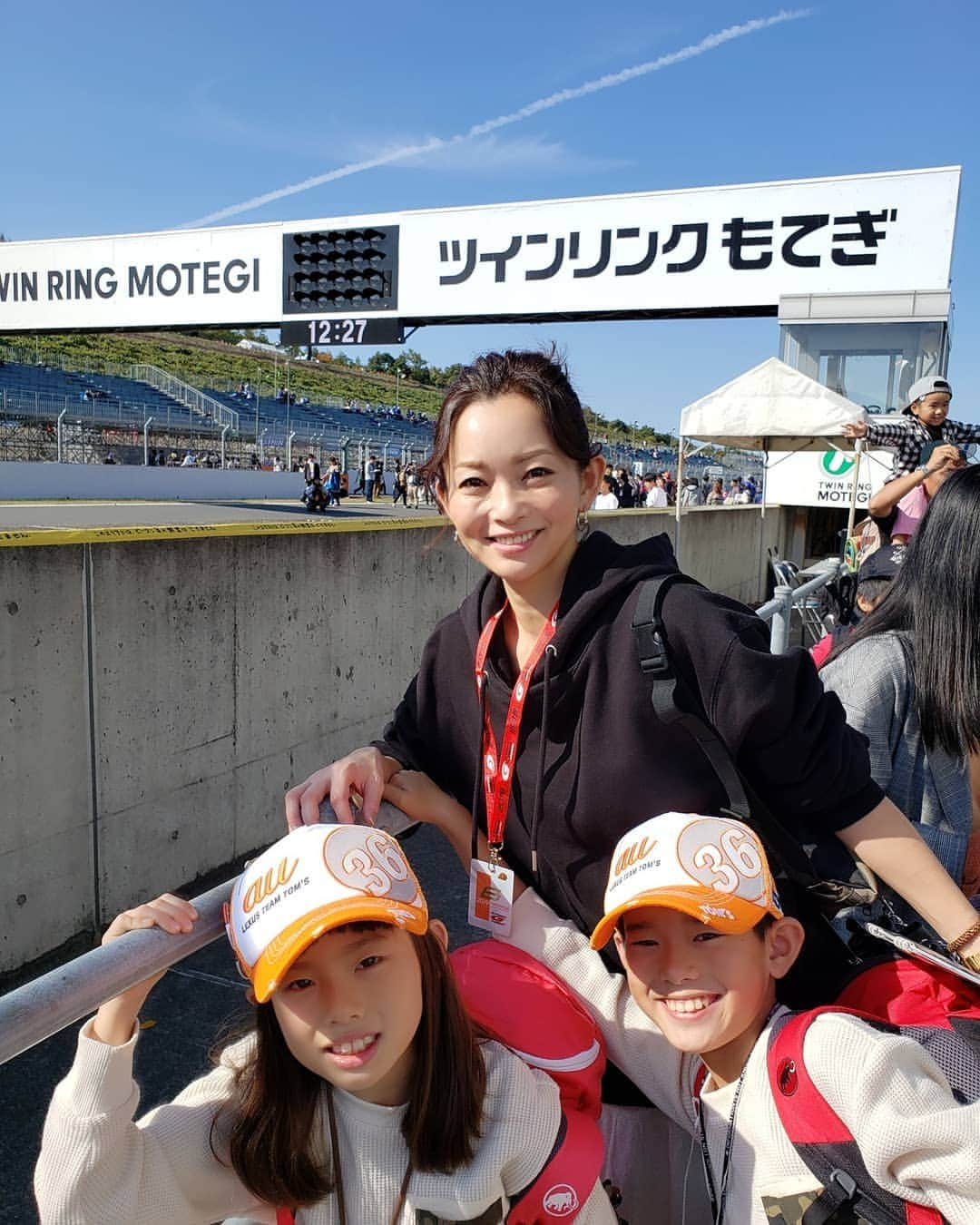 佐藤純さんのインスタグラム写真 - (佐藤純Instagram)「土日はツインリンクもてぎへ😊  SUPER GT 2019 最終戦 🏁  息子、憧れのドライバーさん達に会えてそりゃもぉ大興奮😍  前日には、自分がレーサーになる夢までみちゃったらしいよ🤣(笑)  親子共通の趣味！レース観戦🏎️ 楽しかったな😆  #supergt  #supergt2019 #スーパーgt #ツインリンクもてぎ #TWINRINGMOTEGI  #motorsport #関口雄飛 選手 #伊藤大輔 監督 #平手晃平 選手 #ronnieqnintarelli 選手 #横溝直輝 選手 #荒聖治 選手 #ヘイキコバライネン 選手 #中山雄一 選手 #谷口信輝 選手 #車好き #ママ #ママモデル #モデル #mama #mamamodel #model」11月5日 0時48分 - junsatoidea