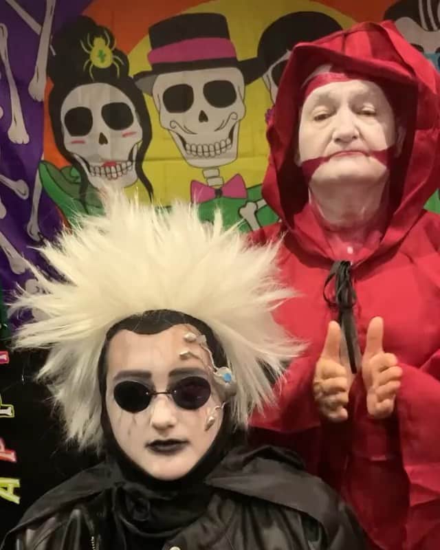 Jimmy Eat Worldのインスタグラム：「@mrsnikitagray won #Halloween with 555!! 🙏 . RG @mrsnikitagray: Smashing Halloween #jimmyeatworld style @jimmyeatworld @jimadkins #galacticoverlord」