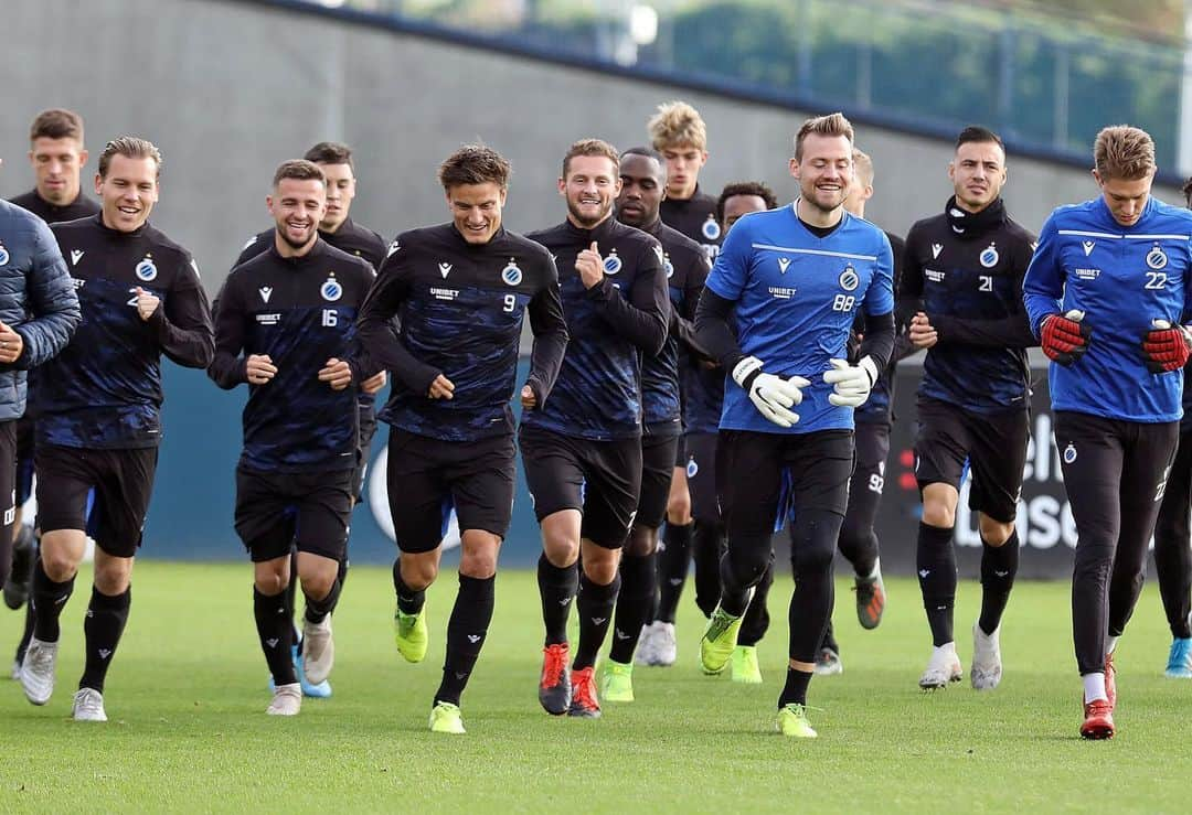 シモン・ミニョレさんのインスタグラム写真 - (シモン・ミニョレInstagram)「Focus turns to @championsleague 👀🙌🏻⚽🏆 #UCL #WeAreBruges #BluvnGoan #NoSweatNoGlory」11月5日 1時20分 - 22mignolet22