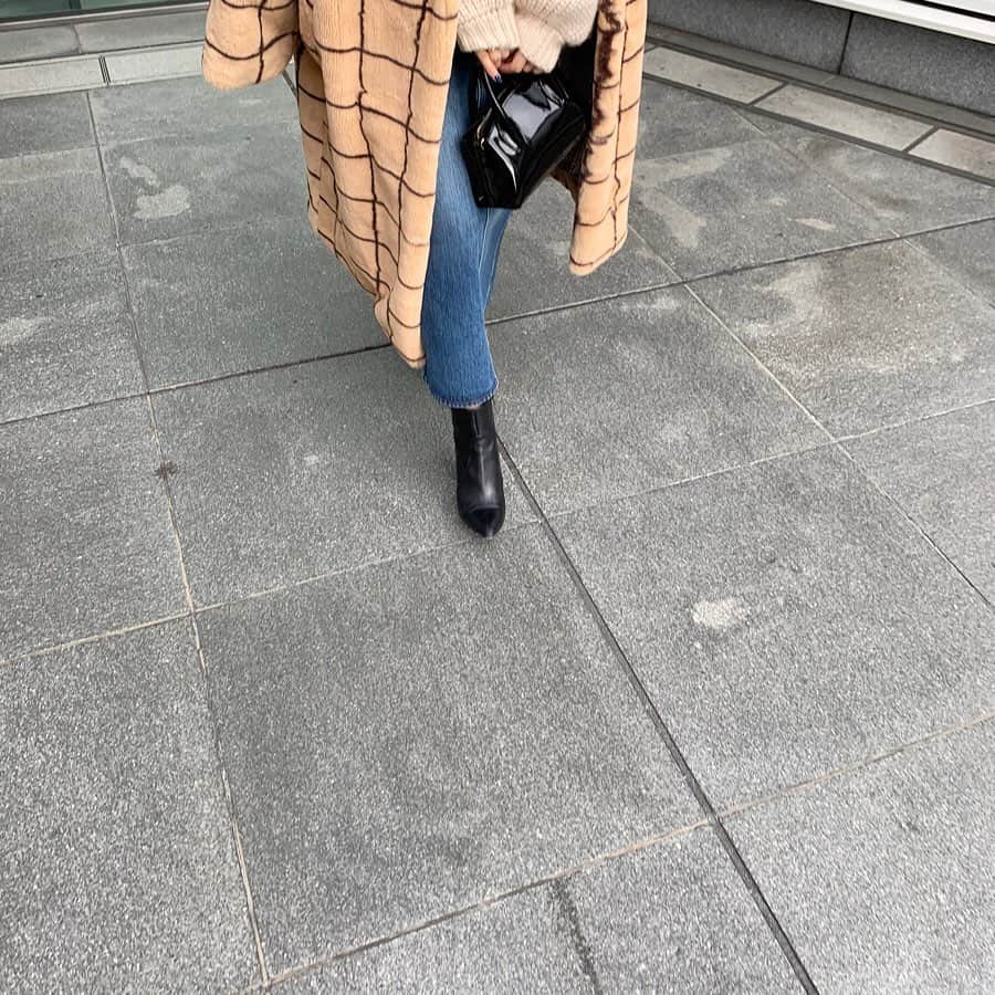 Loungedress officialさんのインスタグラム写真 - (Loungedress officialInstagram)「. デンマーク発ブランド @baumundpferdgarten . 着るだけで周りと差がつくデザイン。 エコファーを使用しており、とっても柔らかいコートです。 ¥66,000+tax . . #baumundpferdgarten  #loungedress#ラウンジドレス #コート#coat#fashion」11月5日 12時17分 - loungedress