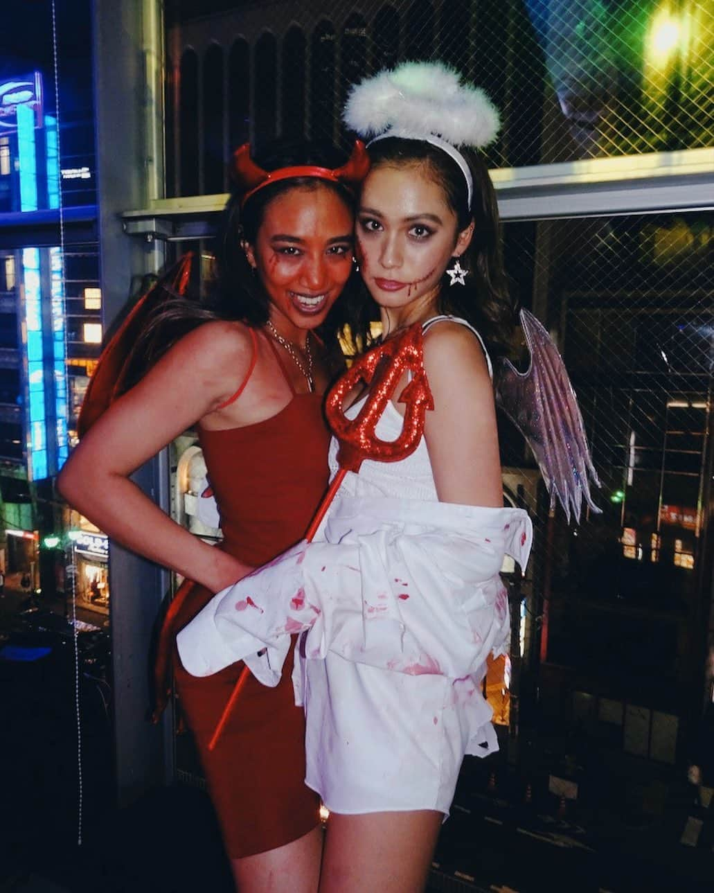 Megha Shrestha さんのインスタグラム写真 - (Megha Shrestha Instagram)「Devil&Angle 👼🏼👿 あなたはどっち？  I’m good but not an angle,I do sin but I’m not the devil.I’m just a small girl in a big world trying to find someone to love-マリリンモンロー  #lucifer #lucifermorningstar #devil #wordismysword #guardiandevil #halloween #halloweenmakeup #devilcostume #costumeideas #halloweenparty #devilmakeup #reddevil #hell #girlsnight #amimona」11月5日 10時50分 - happy_story_14