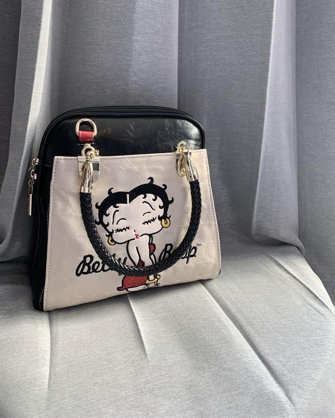 おもてちゃんのインスタグラム：「. #bettyboop 🥀」