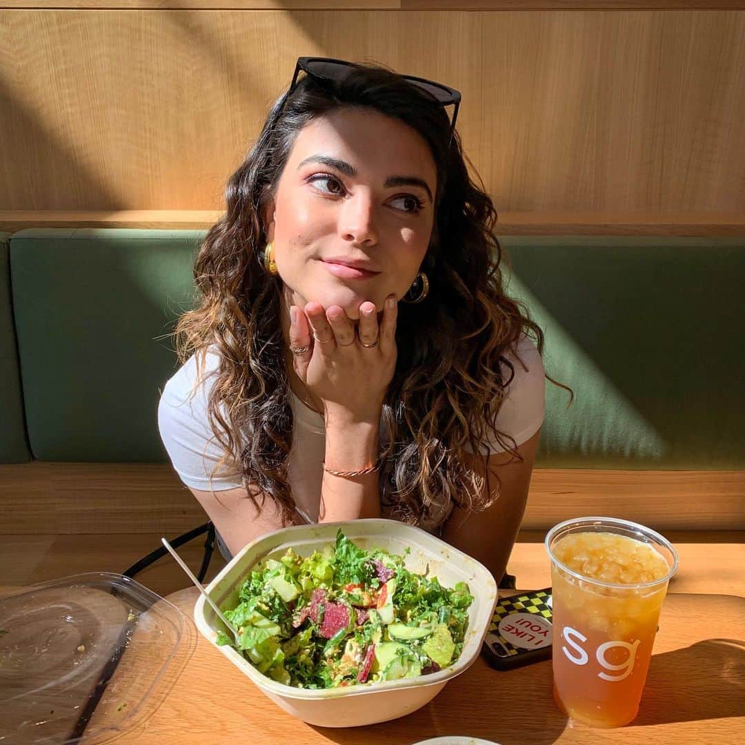 キラ・サントーロのインスタグラム：「Hot Girl Summer is over, time for some Full Girl Fall🔥🍂🍁」