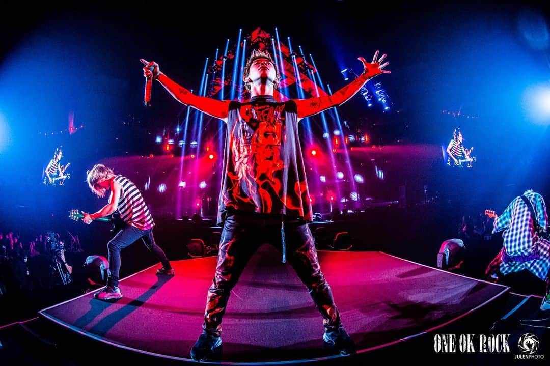 Julen Esteban-Pretelのインスタグラム：「@oneokrockofficial at Hiroshima Arena - Day 2 #ONEOKROCK #EyeOfTheStorm #JapanTour #JulenPhoto #TOURDREAMS」