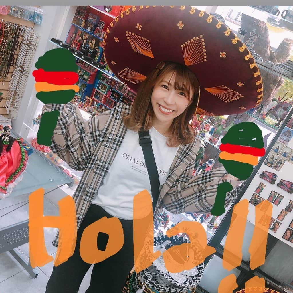 渡辺楓のインスタグラム：「Hola~!!! Ciao~!!! gracias!!! #メキシコ #Mexico #メキシコシティ #mexicocity #マラカス #ハット #hat #すてきな帽子 を #発見  #久々の投稿 #浮かれすぎてて #ごめんなさい #メヒコ」