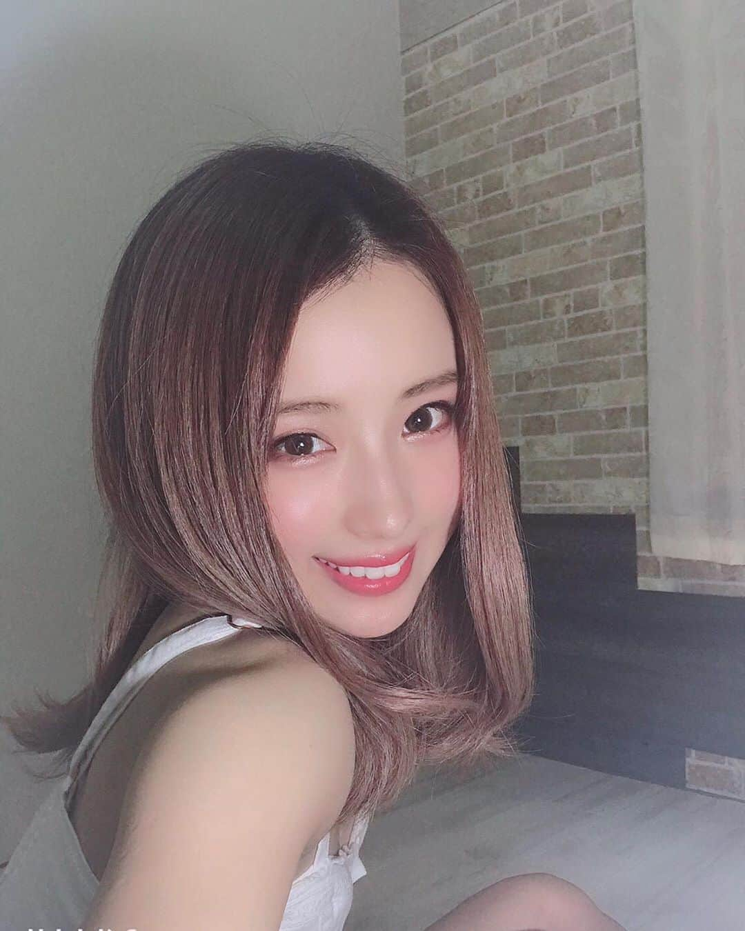 美女美容事情さんのインスタグラム写真 - (美女美容事情Instagram)「《自宅警備👮‍♀️🚨》⠀ *⠀ リポストを使って、素敵な写真📷✨を投稿されてる方を紹介させて頂く⠀⠀⠀⠀ 【💄美女美容事情💅】のコーナーです✨⠀ *⠀⠀⠀⠀⠀⠀⠀ いいねやコメント、フォローして応援してね❤︎🥰🎶⁣⠀ *⠀⠀⠀⠀⠀⠀⠀ 今回ご紹介させて頂きますのは❤︎⠀ れ な ♡さん< @r_natarou >の素敵なお写真📸⠀ *⠀ 笑顔でちらっと見える白い歯も、ウィンクしたお顔もとっても魅力的💕癒されます🥰⠀ *⠀⠀ れ な ♡さんのアカウントには他にも素晴らしい投稿が沢山ありますので是非覗いてみてくださいね💁‍♀️💙⠀ *⠀⠀ れ な ♡さん< @r_natarou >⠀ 素敵な投稿ありがとうございました☺️📸✨⠀⠀⠀⠀⠀⠀⠀⠀ △▼△▼△▼△▼△▼△▼△▼△▼△▼⠀⠀⠀⠀⠀⠀⠀⠀⠀⠀⠀⠀⠀⠀⠀⠀⠀⠀⠀⠀⠀⠀⠀⠀⠀⠀⠀⠀⠀⠀⠀⠀⠀ ❤🧡💛「美女美容事情」💚💙💜⠀⠀⠀⠀⠀⠀⠀⠀⠀⠀⠀⠀⠀⠀⠀ 👇掲載ご希望の方は👇⠀⠀⠀⠀⠀⠀⠀⠀⠀⠀⠀⠀⠀⠀⠀⠀ @b_b_j.jタグ付けと🖤 # ビジョビ⠀🖤⠀⠀⠀⠀⠀⠀⠀⠀⠀⠀⠀⠀⠀⠀⠀ をタグ付けお願いします✨⠀⠀⠀⠀⠀⠀⠀⠀⠀⠀⠀⠀⠀⠀⠀⠀ ――――――――――――――――⠀⠀⠀⠀⠀⠀⠀⠀⠀⠀⠀⠀⠀⠀⠀⠀⠀⠀⠀⠀⠀⠀⠀ ～姉妹アカウントのご紹介～⠀⠀⠀⠀⠀⠀⠀⠀⠀⠀⠀⠀⠀⠀⠀⠀⠀⠀⠀⠀⠀⠀⠀⠀⠀⠀⠀ ◇美容情報を紹介している«美女美容事情～Beauty～»⠀⠀⠀⠀⠀⠀⠀⠀⠀⠀⠀⠀⠀⠀⠀⠀⠀⠀⠀⠀⠀⠀⠀⠀⠀⠀ ( @b_b_j.j_b )⠀⠀⠀⠀⠀⠀⠀⠀⠀⠀⠀⠀⠀⠀⠀⠀⠀⠀⠀⠀⠀⠀⠀⠀⠀⠀⠀ ◇美しい旅スポット紹介をしている«美 spot»⠀⠀⠀⠀⠀⠀⠀⠀⠀⠀⠀⠀⠀⠀⠀⠀⠀⠀⠀⠀⠀⠀⠀⠀⠀ ( @b__spo )⠀⠀ ⠀⠀⠀⠀⠀⠀⠀⠀⠀⠀⠀⠀ よかったらこちらも覗いてみてね✨⠀ ――――――――――――――――⠀⠀⠀ #オシャレ #ファッション ⠀⠀⠀ #大人カジュアルコーデ ⠀⠀⠀ #オトナ女子 #ルームウェア ⠀ #美意識向上 #ラフコーデ #美意識 ⠀ ⠀⠀⠀⠀⠀⠀⠀⠀ #女子力 #女子力向上 ⠀⠀⠀⠀ #beauty #部屋着 ⠀⠀⠀ #お出かけコーデ ⠀⠀⠀⠀ #ファッション好き #アクティブ ⠀⠀⠀⠀⠀ #秋コーデ #マスカラ ⠀⠀⠀⠀⠀⠀⠀ #トリートメント #女子力アップ⠀⠀⠀⠀⠀⠀⠀⠀ #カジュアルファッション ⠀⠀⠀ #女子力 #女子力向上⠀⠀⠀⠀⠀⠀⠀⠀⠀ #naturalbeauty #カラコン ⠀ #カメラ女子 #カメラ⠀⠀⠀⠀ #ロングヘア⠀#ヘアスタイル⠀⠀⠀ #japanese #japanesegirl」11月5日 11時51分 - b_b_j.j