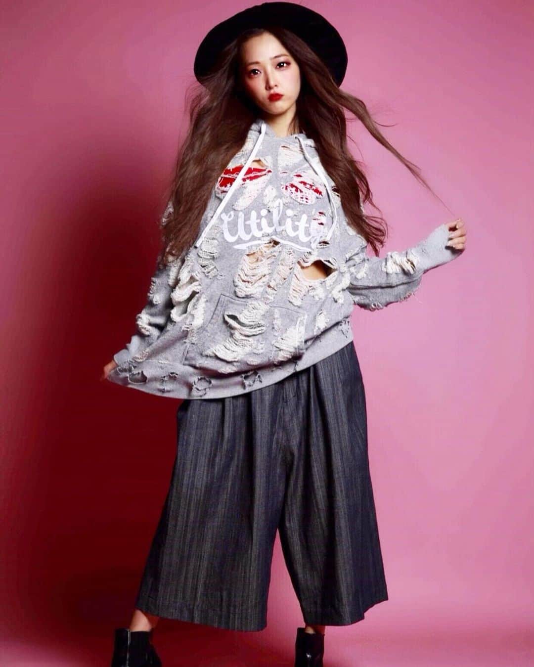 藤井明恵さんのインスタグラム写真 - (藤井明恵Instagram)「‪ 𝑼𝒕𝒊𝒍𝒊𝒕𝒚 ❤︎‬‪ #fashion #shoot #myunghae」11月5日 12時10分 - myunghae.k314