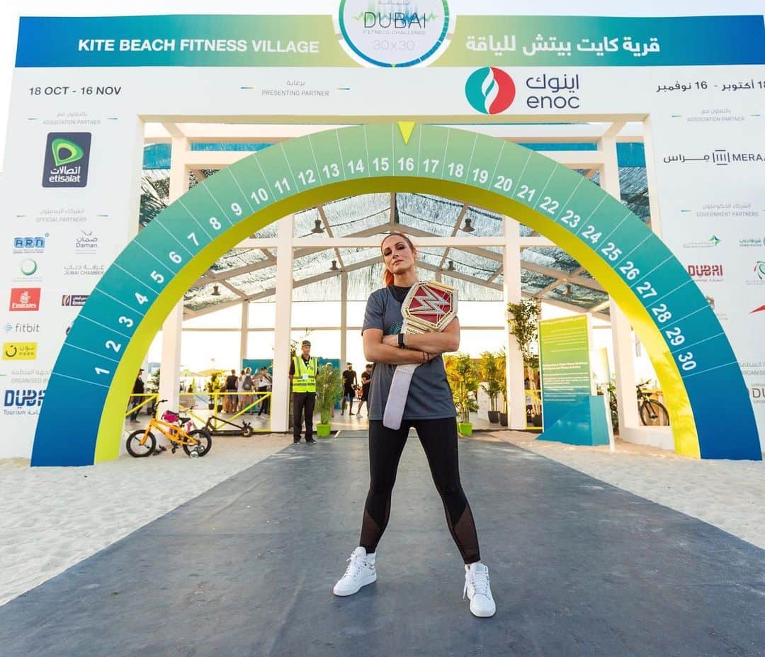 レベッカ・ノックスのインスタグラム：「Kite Beach Fitness Village complete. For those looking for something to challenge yourself in a fun and exciting way, this is where you need to go. @MyDubai @DubaiFitnessChallenge #Dubai30x30 #sponsored www.dubaifitnesschallenge.com」