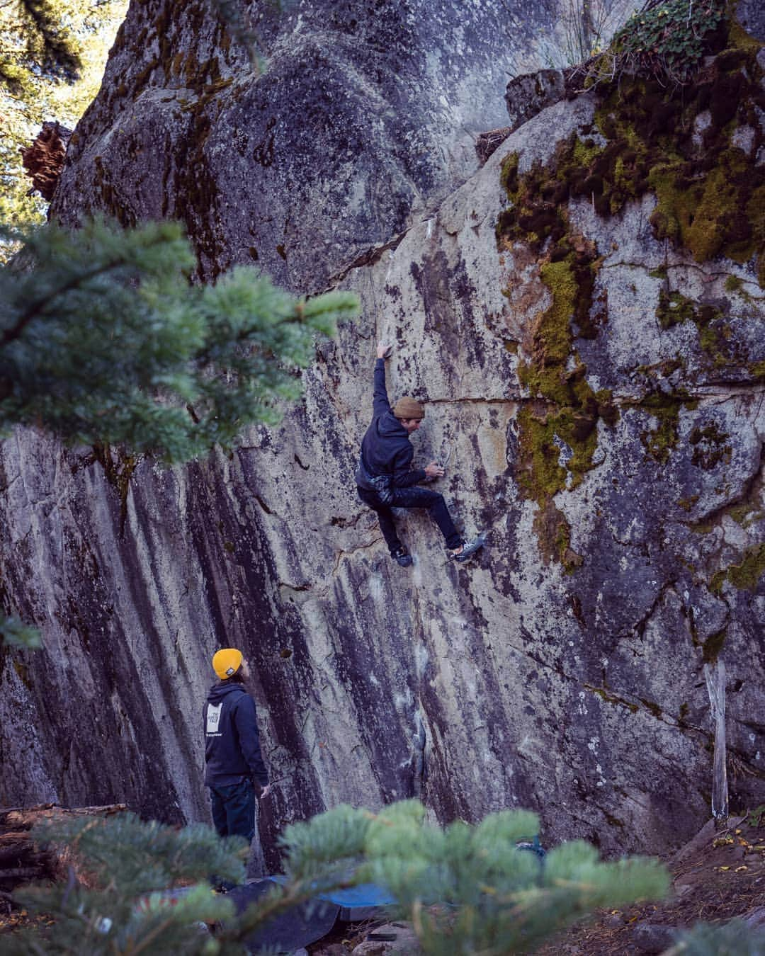 ダニエル・ウッズのインスタグラム：「Botchla 8B+  _______________________ Made the 2nd asct of this @jwebxl tech'd out testpiece the other day up in kirkwood.  Some of the best tech/power movement I've climbed on. Dime sized feet, dynamic move to a thumb press, pull apart a closed elevator door move (crux), and finish with a jump to the lip at like 15ft. 💧  Photo @jwebxl」