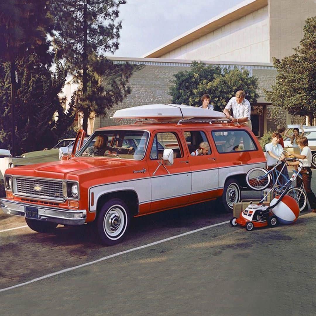 シボレーのインスタグラム：「85 years of #ChevySuburban and a whole lot to celebrate. Take a look at our Instagram Story to see more.」