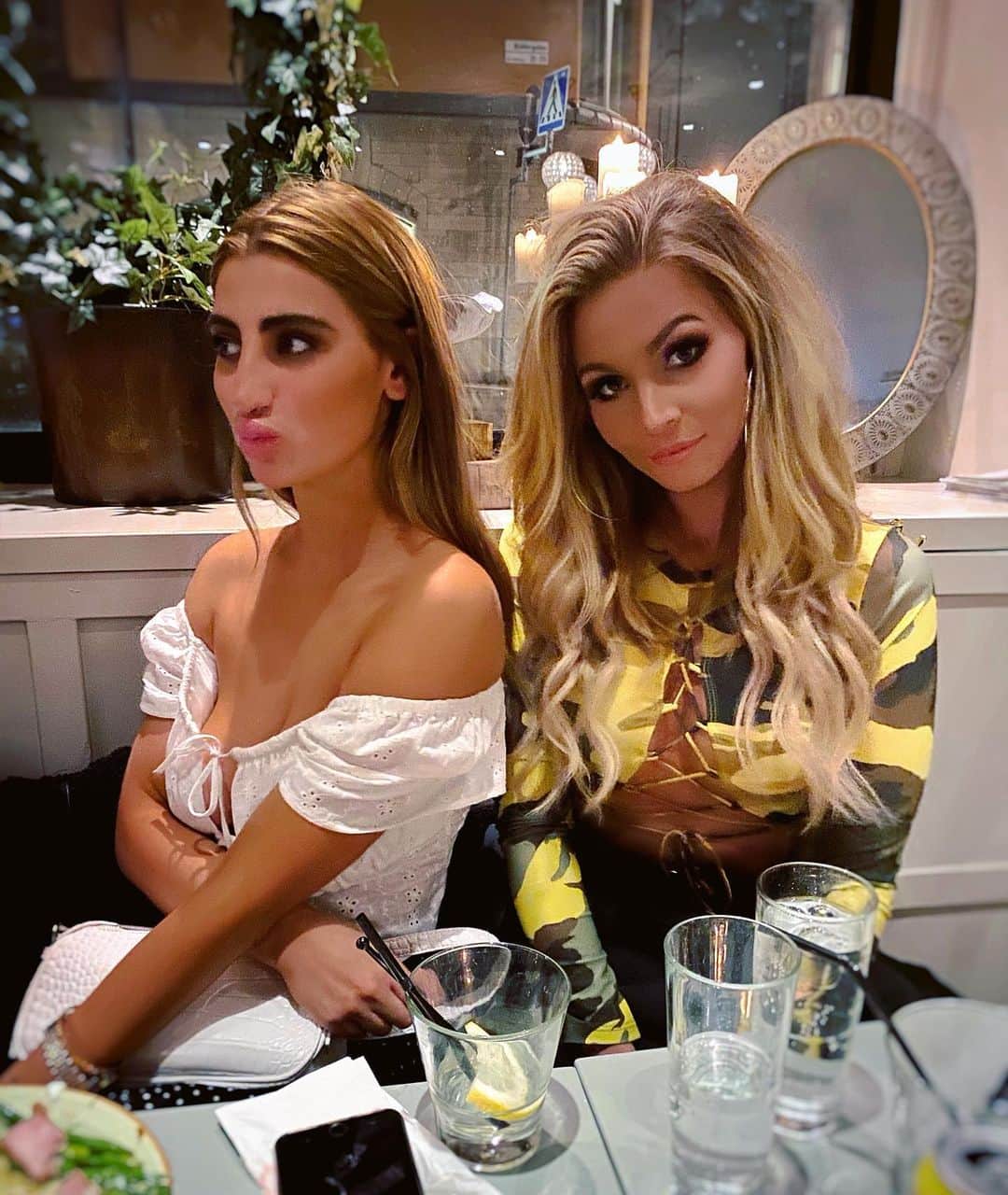 Keelaのインスタグラム：「🙆🏽‍♀️🍹💁🏼‍♀️」