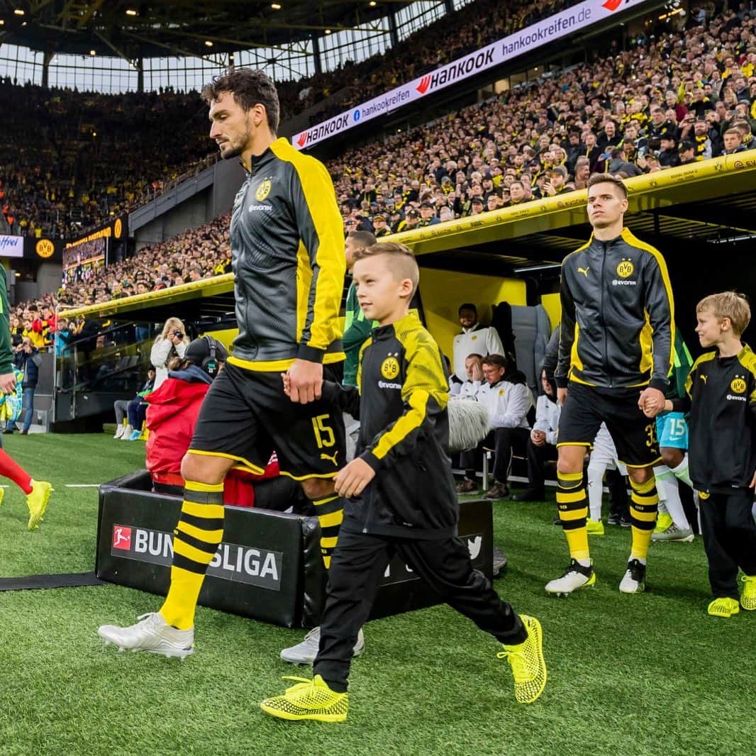 マッツ・フメルスのインスタグラム：「Ready for the CL in our stadium tomorrow 💪🏻」