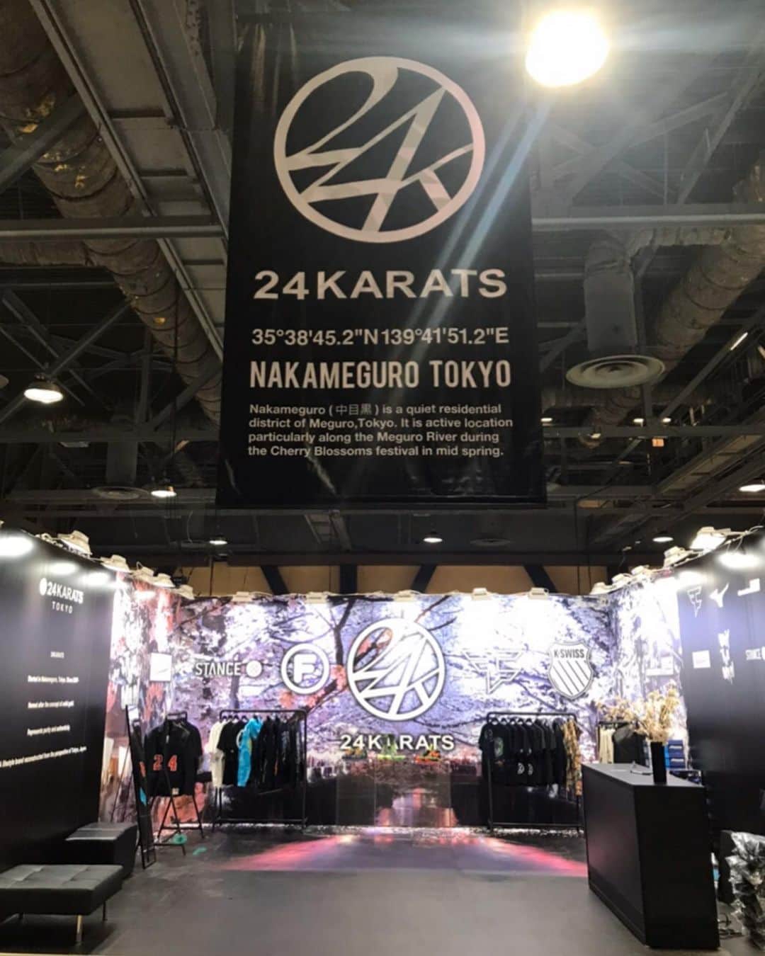 小川哲史のインスタグラム：「@24karatsofficial @24karatsusa in @complexcon 🙏🙏🙏 #24karats #complexcon」