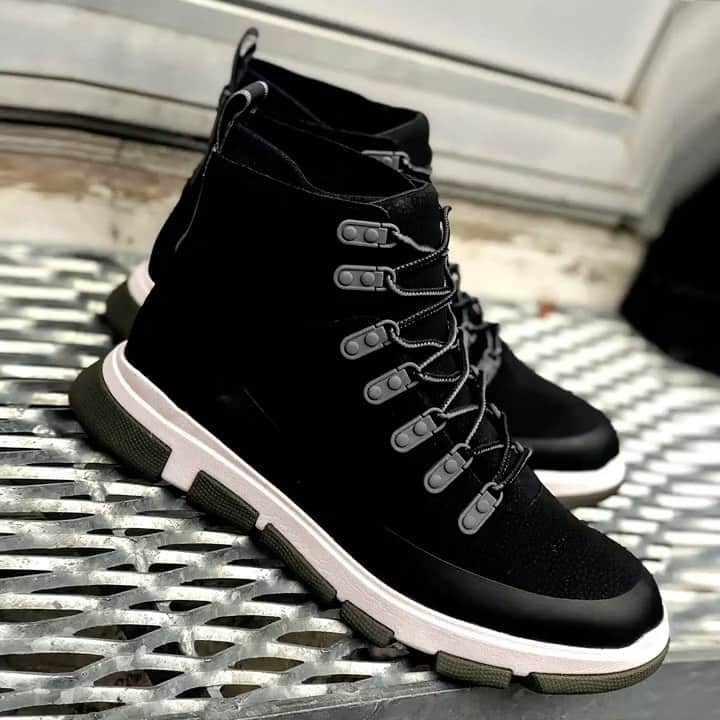 スイムズのインスタグラム：「Our City Hiker is a complete package for the urban man on the go🥾 #shoesoftheday #boots #mensstyle 📸: @dbashowroom」