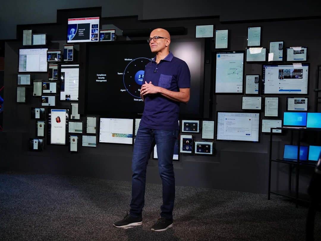 Microsoftさんのインスタグラム写真 - (MicrosoftInstagram)「Coming to you live from the 407, CEO Satya Nadella took the stage this morning to kick off #MSIgnite with "super" announcements ranging from Project Silica to Azure Quantum.」11月5日 5時26分 - microsoft