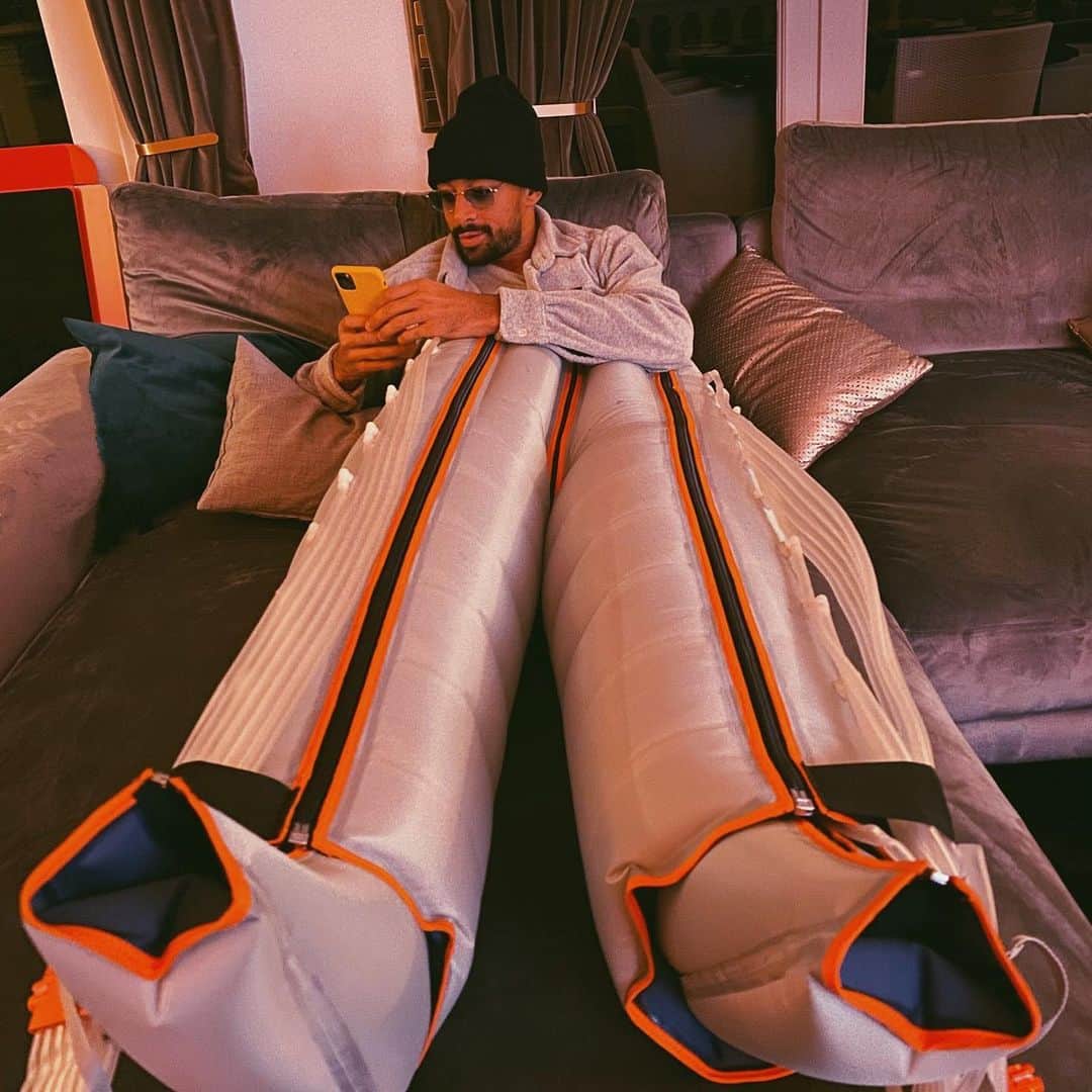 カリム・ベララビのインスタグラム：「Regeneration 👨🏾‍🚀 🙂✌🏾」
