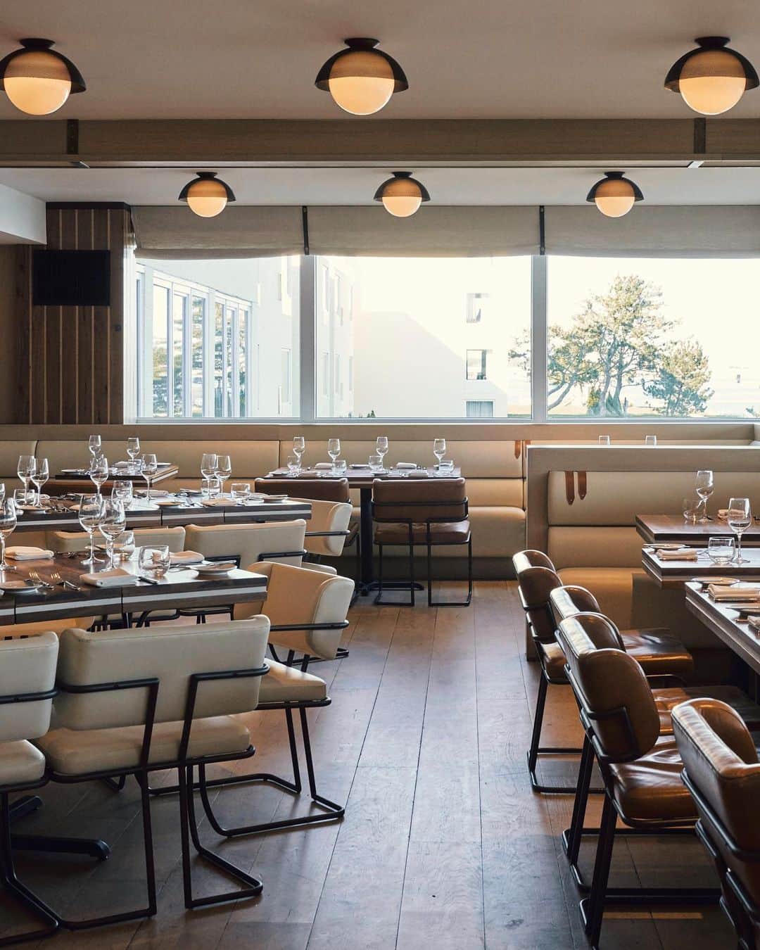 アリス・ガオのインスタグラム：「never mad about waterfront dining」
