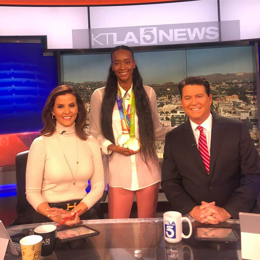 ダリラ・ムハマドさんのインスタグラム写真 - (ダリラ・ムハマドInstagram)「Thank for having me KTLA! #dalilahmuhammad #nike #nikewomen #olympics 🥇🥇🥇」11月5日 6時08分 - dalilahmuhammad_