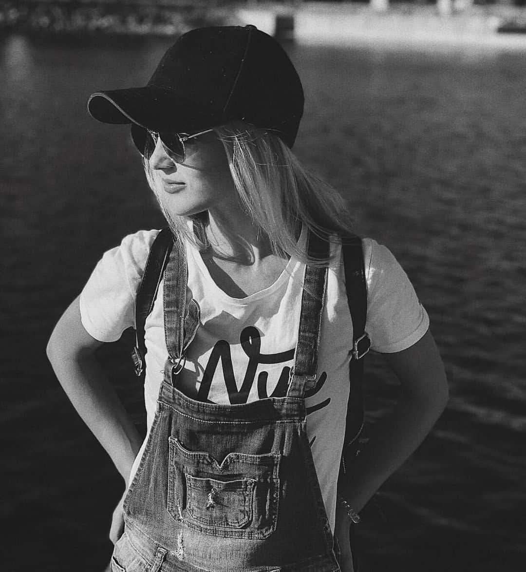 のインスタグラム：「Когда-нибудь тут появится фото без очков, но не сегодня」