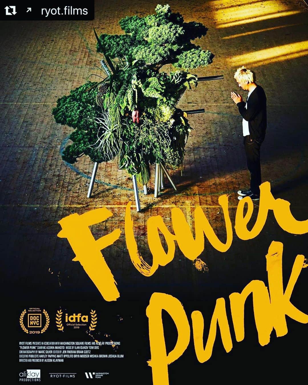 東信さんのインスタグラム写真 - (東信Instagram)「#Repost @ryot.films with @make_repost ・・・ The official poster for FLOWER PUNK, directed by @aliklay, premiering at @docnycfest this Thursday, November 7th. . FLOWER PUNK is a profile of Japanese artist @azumamakoto, who sends his floral sculptures to space and sinks them to the bottom of the ocean. . #azumamakoto #flowerpunk #documentary #docnyc」11月5日 7時35分 - azumamakoto