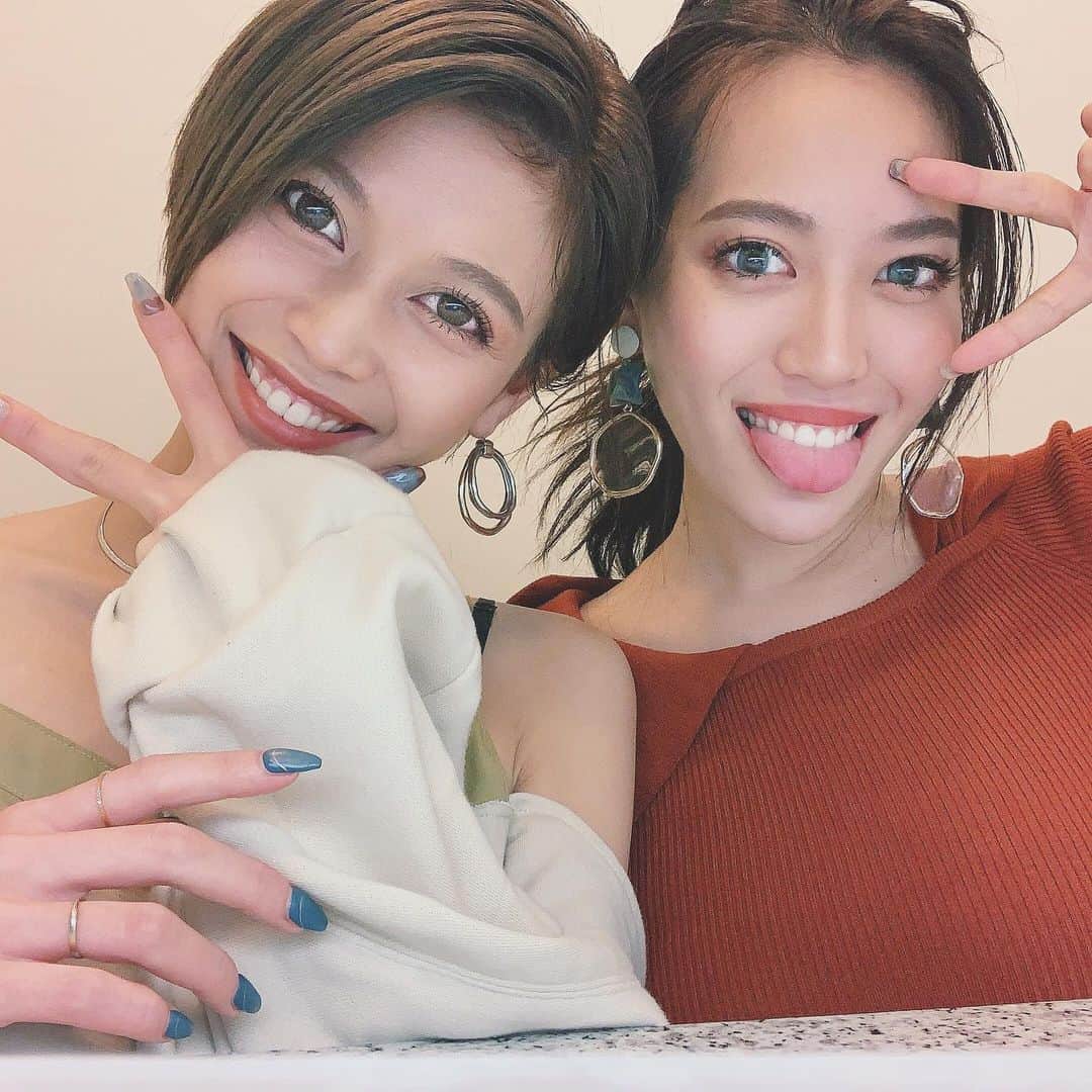 kazuki youdaのインスタグラム：「_  展示会はおはると2日間一緒でした☝️ 今日は店舗出勤なので行ってきます🧡 寒すぎて凍える🥶🤧 _  @emoda_official  @emoda_snap  #EMODA」