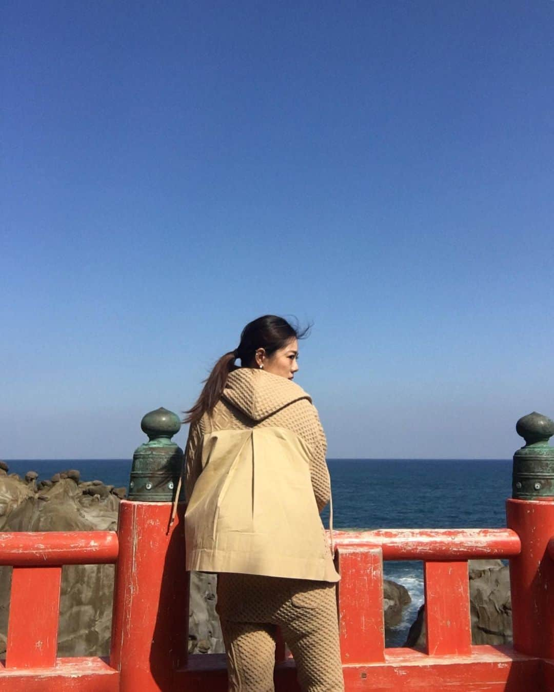 坪井保菜美さんのインスタグラム写真 - (坪井保菜美Instagram)「⛩ 鵜戸神宮 ひとり旅の巻。  #鵜戸神宮 #宮崎県 #宮崎 #観光  #ひとり旅 #快晴 #のんびり #散歩」11月5日 8時18分 - honamitsuboi