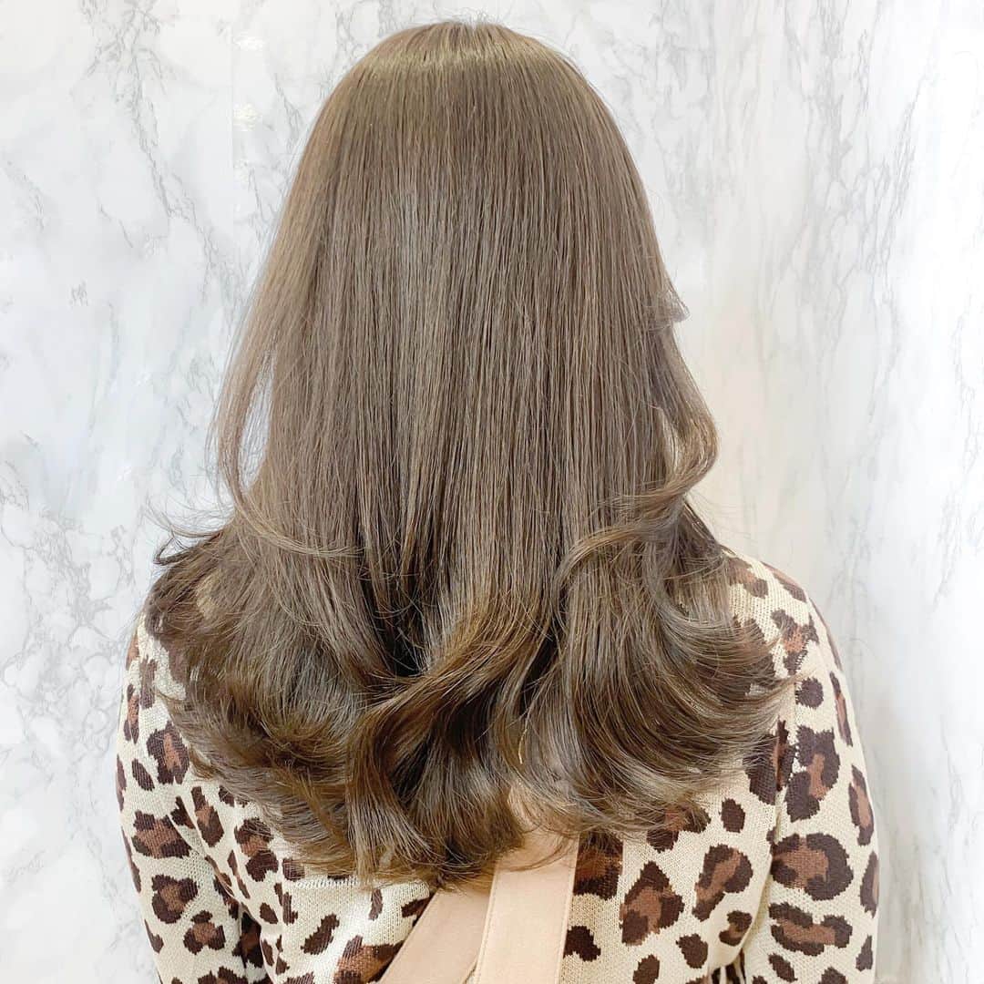 原涼香のインスタグラム：「Crystal grayge 🍐✨ キムナヒちゃんみたいな 透明感たっぷりオルチャンカラー🇰🇷💓 お肌もワントーンUPします♡ ㅤㅤㅤㅤㅤㅤㅤㅤㅤㅤㅤㅤㅤ」