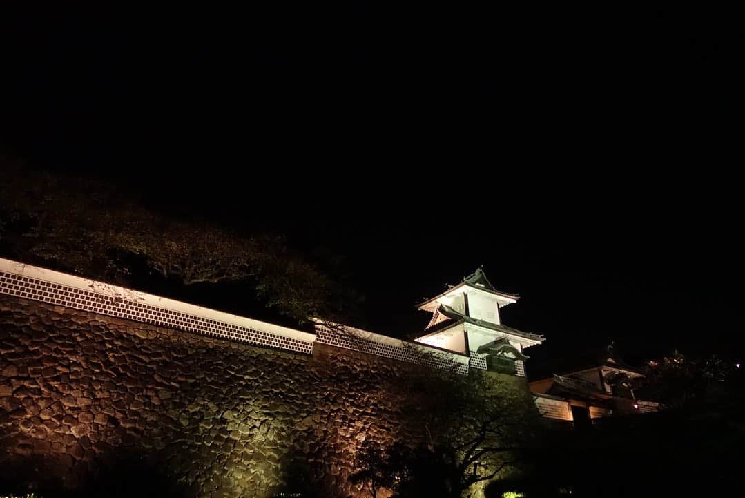 いぶくろ聖志さんのインスタグラム写真 - (いぶくろ聖志Instagram)「影とひかり。  #camera #japan #kanazawa」11月5日 9時01分 - b.smpl
