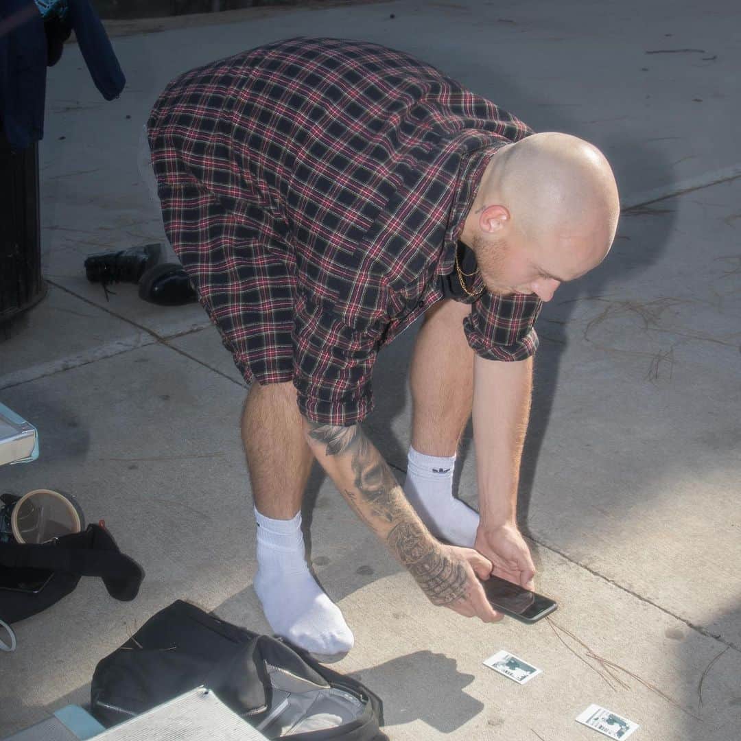 ブランドン・シェイアのインスタグラム：「A picture of me taking a picture of a picture of me.」