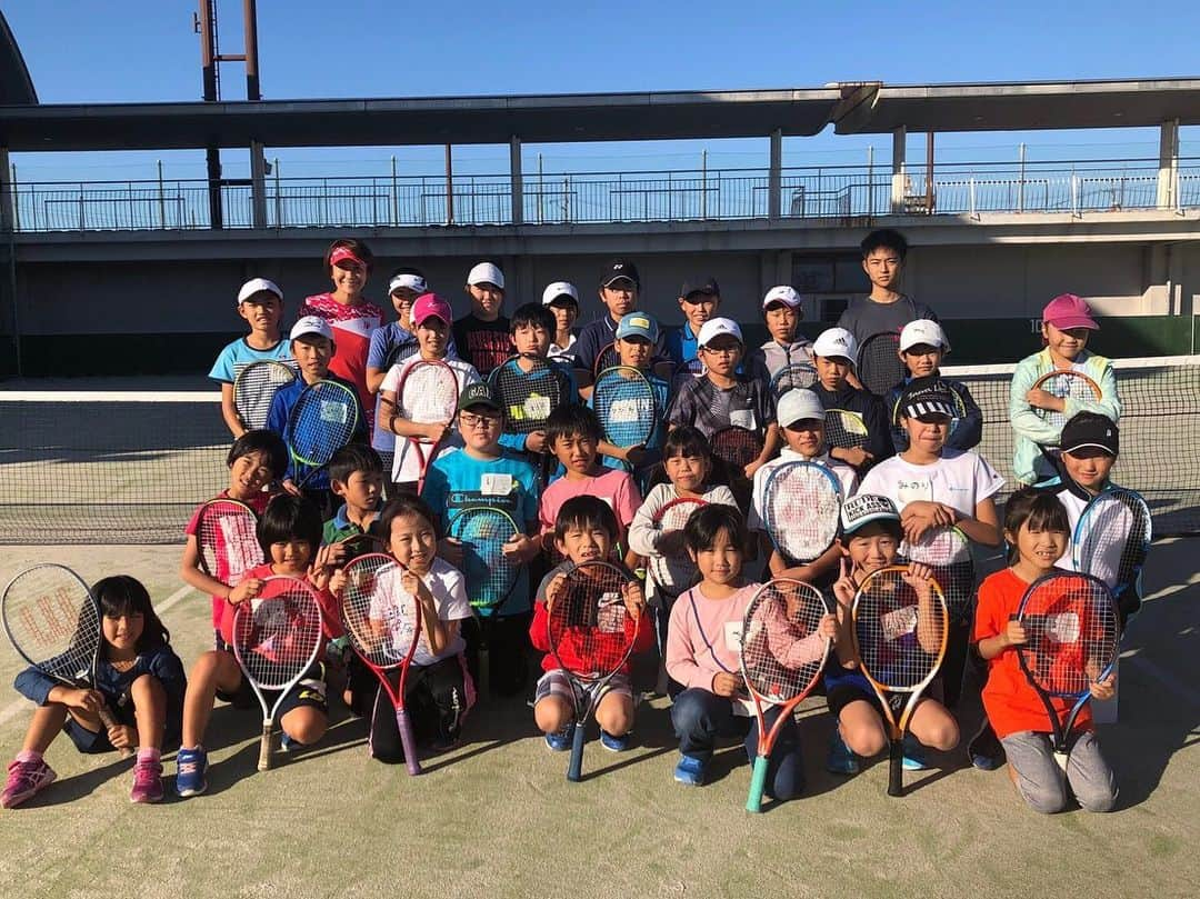 森上亜希子さんのインスタグラム写真 - (森上亜希子Instagram)「昨日は愛知県一宮市でイベントをさせて頂きました！ 子供達も本当に可愛くて、とにかくテニスを好きになってくれて長く続けてくれたら嬉しいです！  そして、一般のクラスも皆さんお上手で何よりテニスを楽しんでいらっしゃる姿にとても嬉しく思いました！  お手伝いして下さったコーチ陣の皆様も本当にありがとうございました‼️ また、お会い出来る日を楽しみにしています！  #tennis #イベント #テニス」11月5日 10時16分 - akiko_morigami