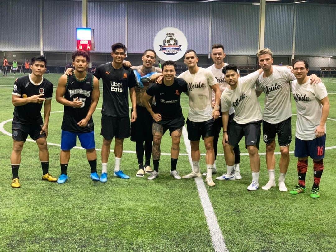 ヴィンセント・ケインのインスタグラム：「Better luck next time boys!! @7charyl @chitchaxaysens @jetdo_jong @st_one_swiss  Team Offside 🙌💪 @mdeleeuw88 @chunuonsee16 @jessechunuonsee @savezinho」