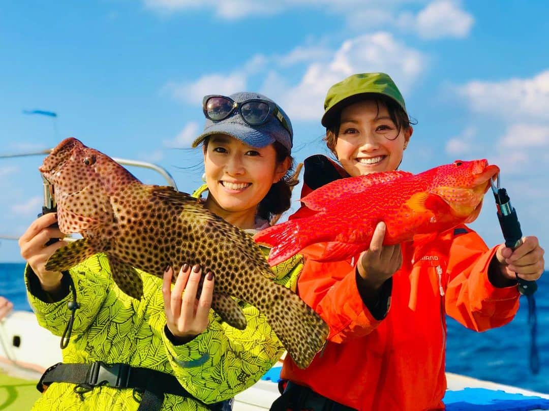 福島和可菜さんのインスタグラム写真 - (福島和可菜Instagram)「昨日から、 関西テレビ×釣りビジョン ✨釣りたガール✨  の撮影で、奄美大島に来ております🥰 久しぶりの奄美✋  今日は朝から暗くなるまで、海におりました🌊 最高に良い釣りが出来ております😊😊😊 何と‼️‼️‼️かなりの大物も飛び出してます㊗️ まだどんなお魚が釣れたかは内緒ですが🤫  さすが奄美大島❤️ポテンシャル高い☀️ 明日も海に出ます🎣  どんな出会いが出来るかな…😍 放送を楽しみにしていて下さい✋ 2020年1月放送予定😆  #ドラグ音が恋しい #笑 #マジで #釣り #楽し過ぎる #面白過ぎる #心から #好き過ぎる #in #奄美大島 #関西テレビ #釣りビジョン #shimano #釣りたガール #村西利恵 さん #オーシャンパイオニア #love #fishing #bottom #根魚 #大物 #釣れてます #最高 #海 #SEA #Ocean #🎣 #🐟 #❤️」11月5日 21時40分 - fukushimawakana