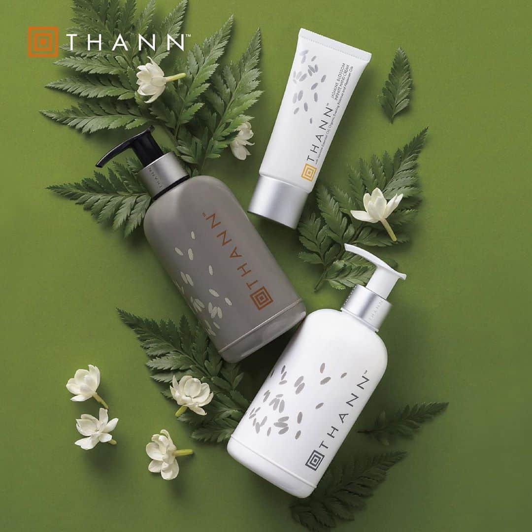 THANNさんのインスタグラム写真 - (THANNInstagram)「【JASMINE BLOSSOM RICE EXTRACT BODY MILK】 . . コメヌカ油、シア脂、月見草油、 オリーブ油を10.5%配合。 . 肌のうるおいを守り ふっくらした柔らかさとハリをもたらします。 . 甘くエキゾチックなジャスミンの 芳香に包まれて、ストレスから開放。 リラックスし、ゆったりとした気分になります😌 . 季節の変わり目にも、 贅沢気分でセルフボディケアを。 . . . #THANN#natural#wellness#タイ#タイコスメ#ライスコレクション#ジャスミン#保湿#乾燥ケア#冬対策#クリスマスプレゼント」11月5日 21時39分 - thannjapan